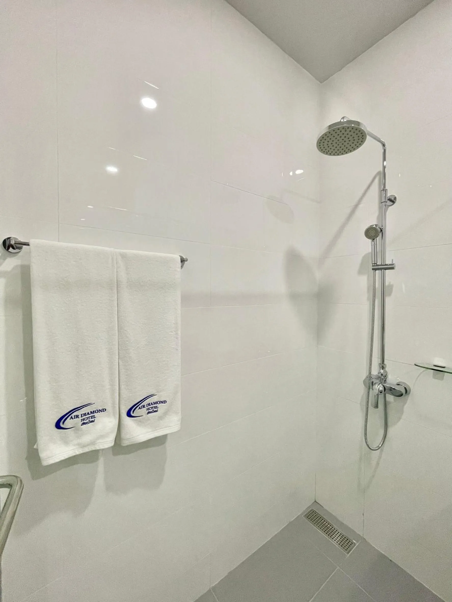 Shower in Air Diamond Hotel