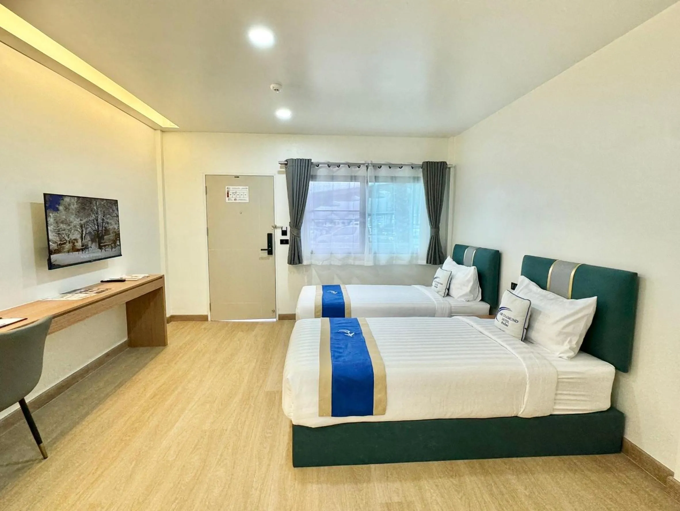 Photo of the whole room, Bed in Air Diamond Hotel