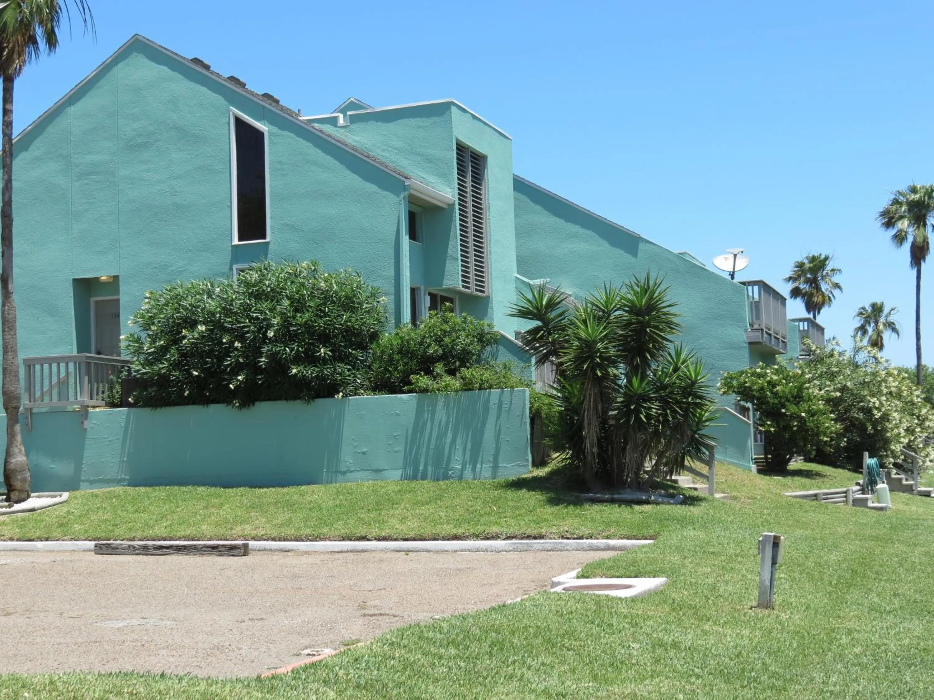 Facade/entrance in Multi Resorts at Puente Vista