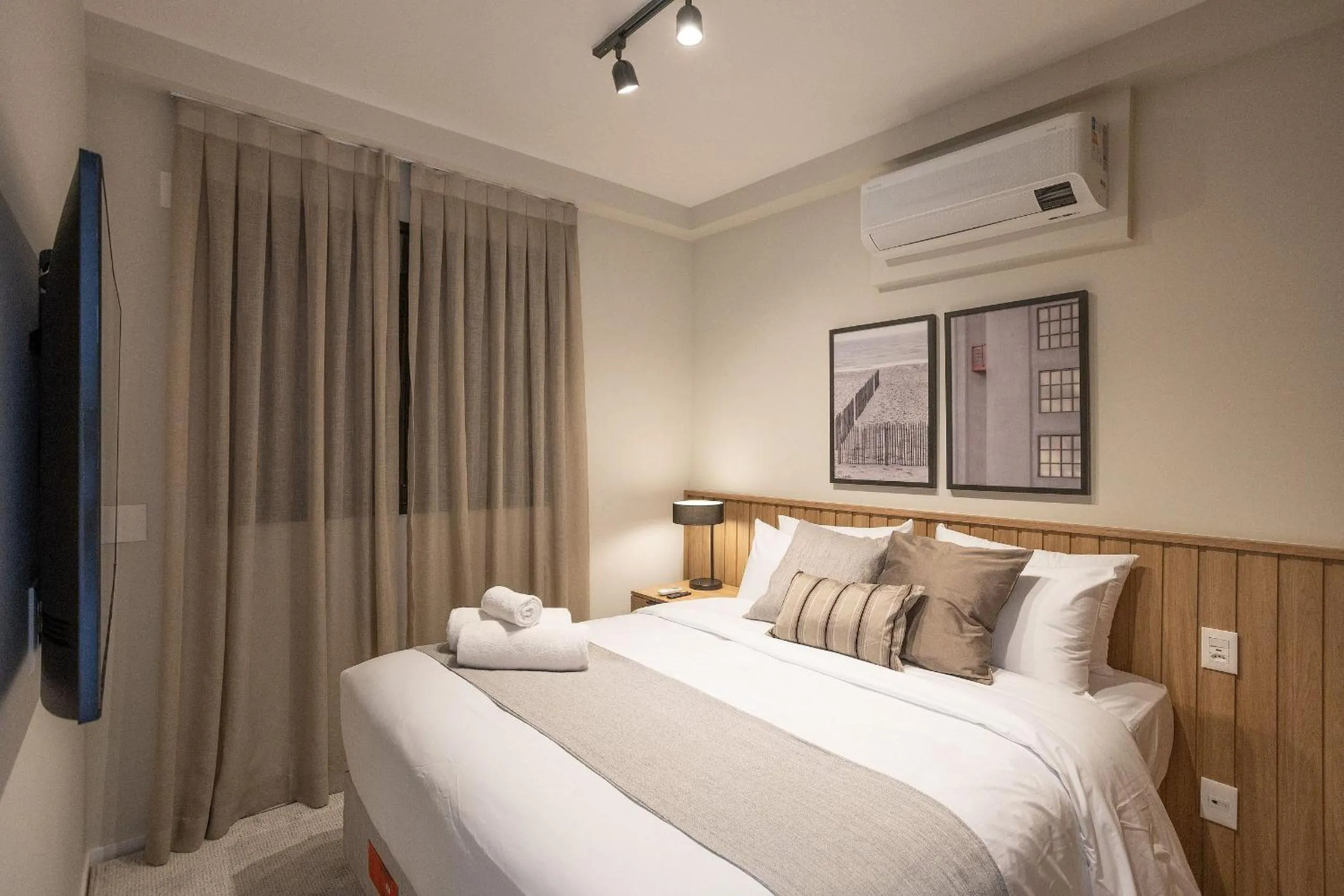 Bedroom, Bed in Expand Pinheiros