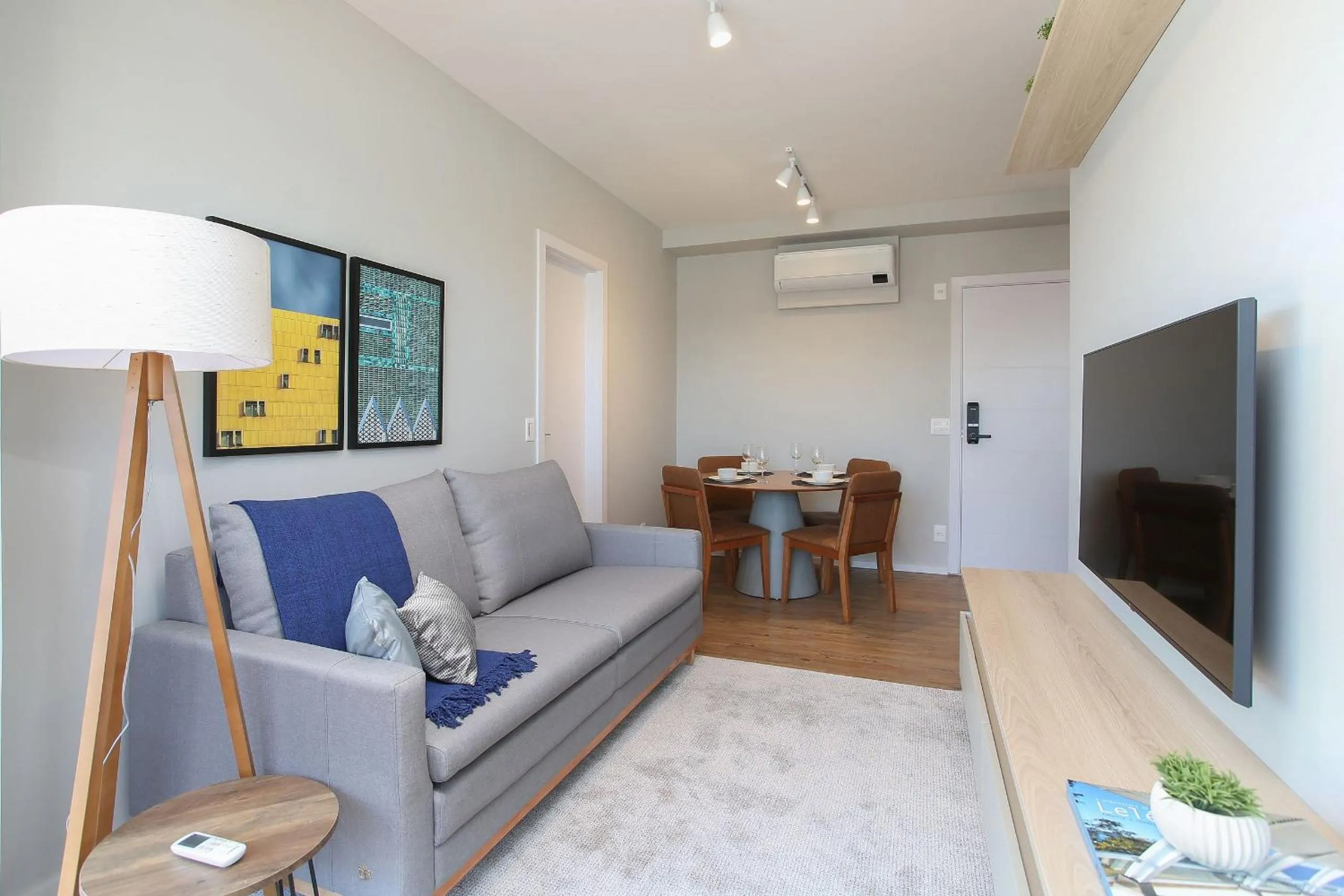 Seating area in Expand Pinheiros