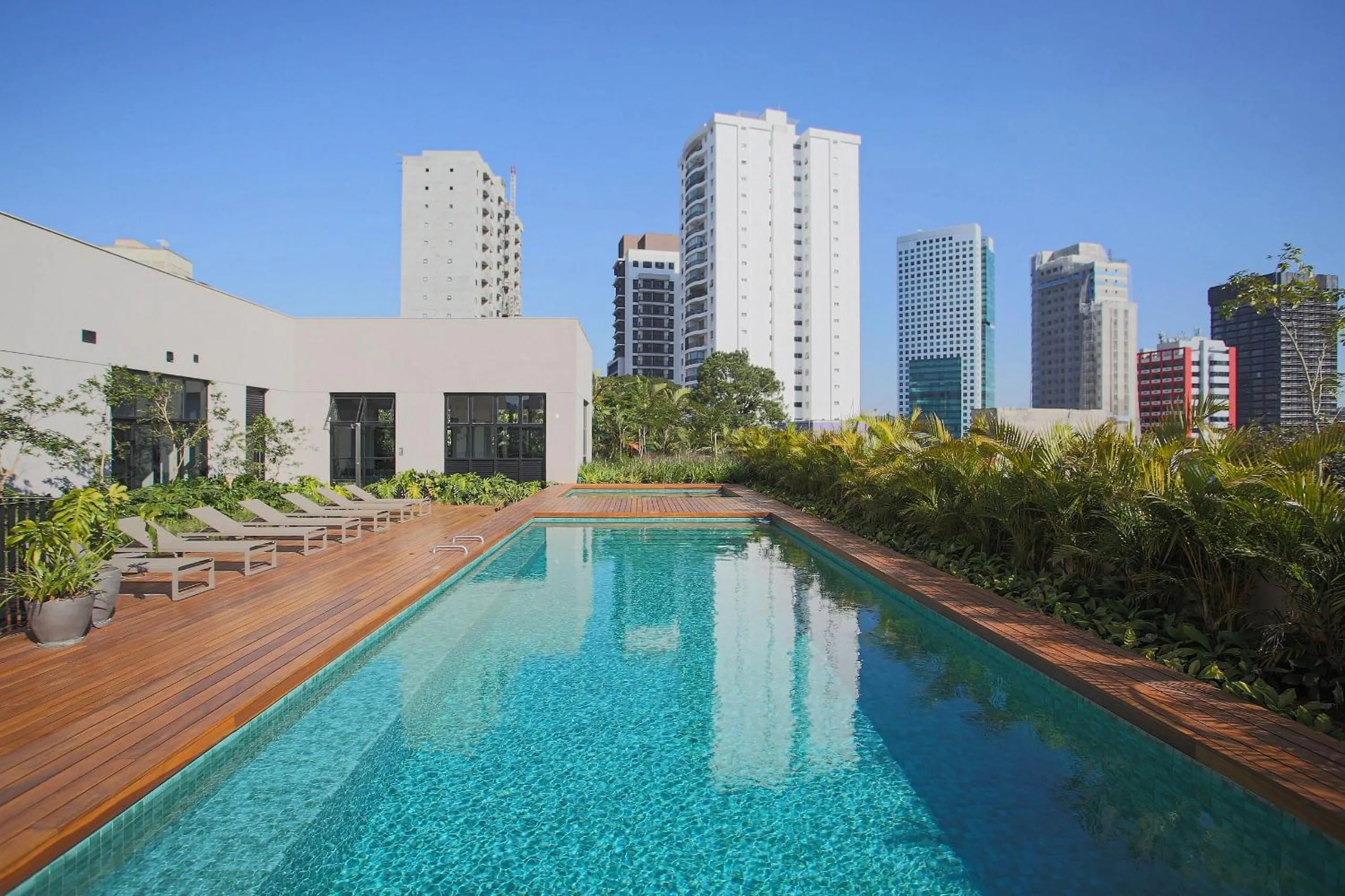 Swimming pool in Expand Pinheiros