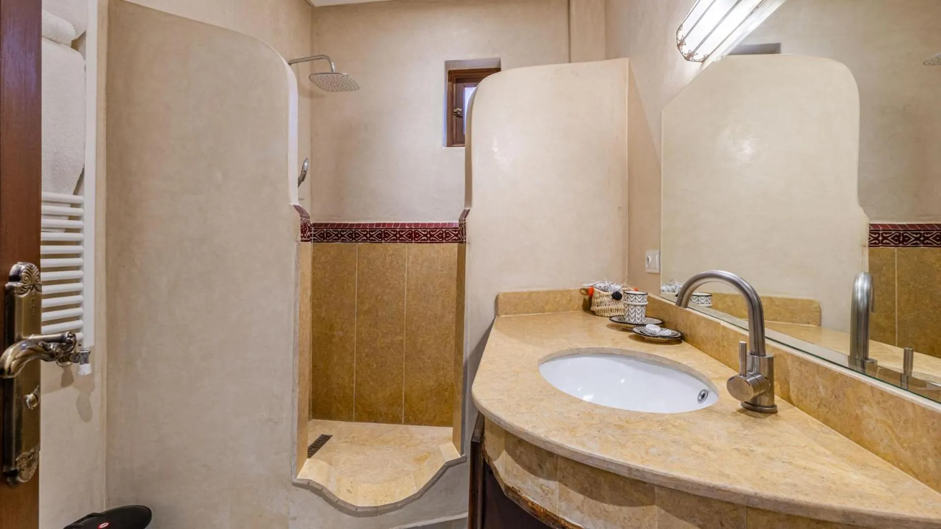 Shower in Riad Mandana & Spa