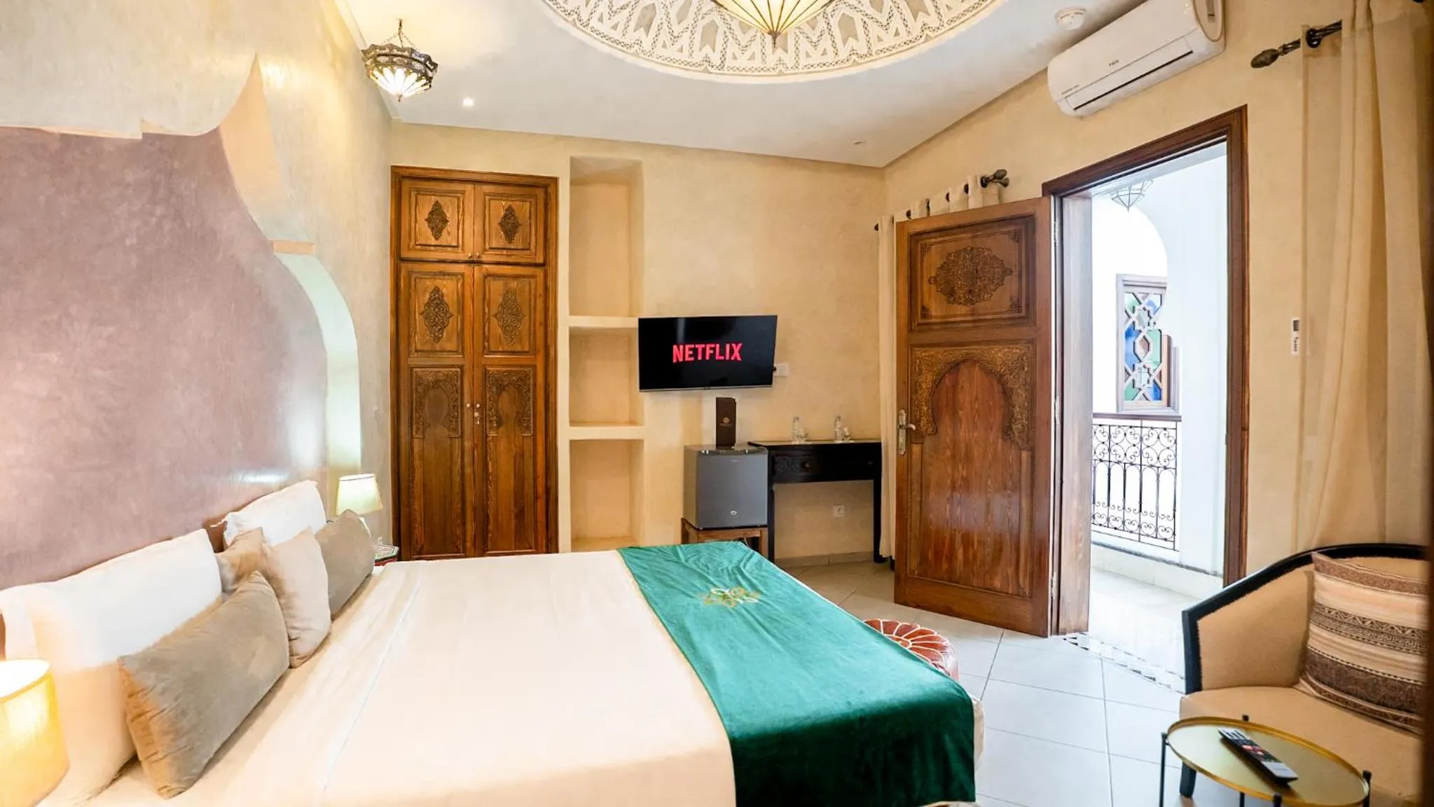 Bed in Riad Mandana & Spa
