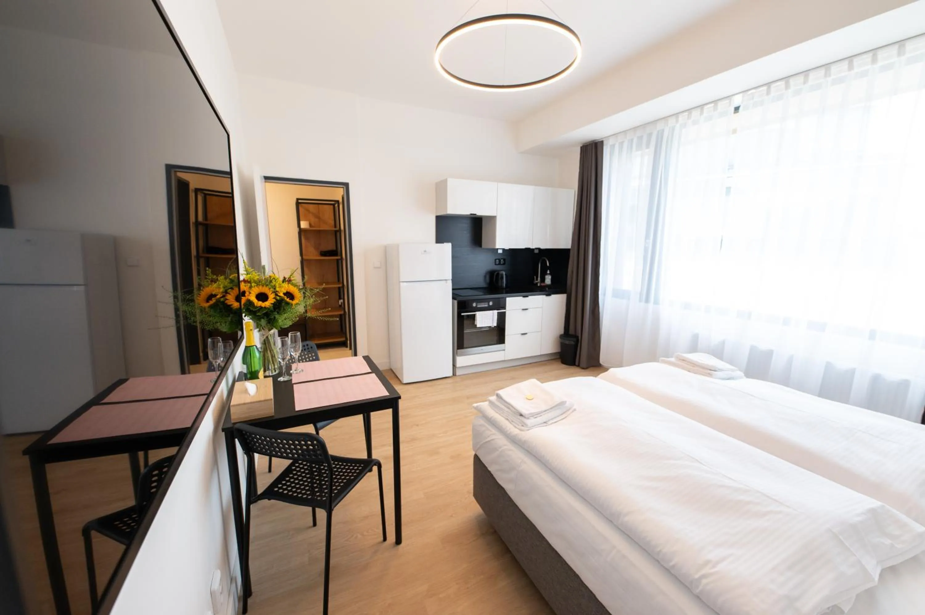 Communal lounge/ TV room, Bed in Post 120 Suites