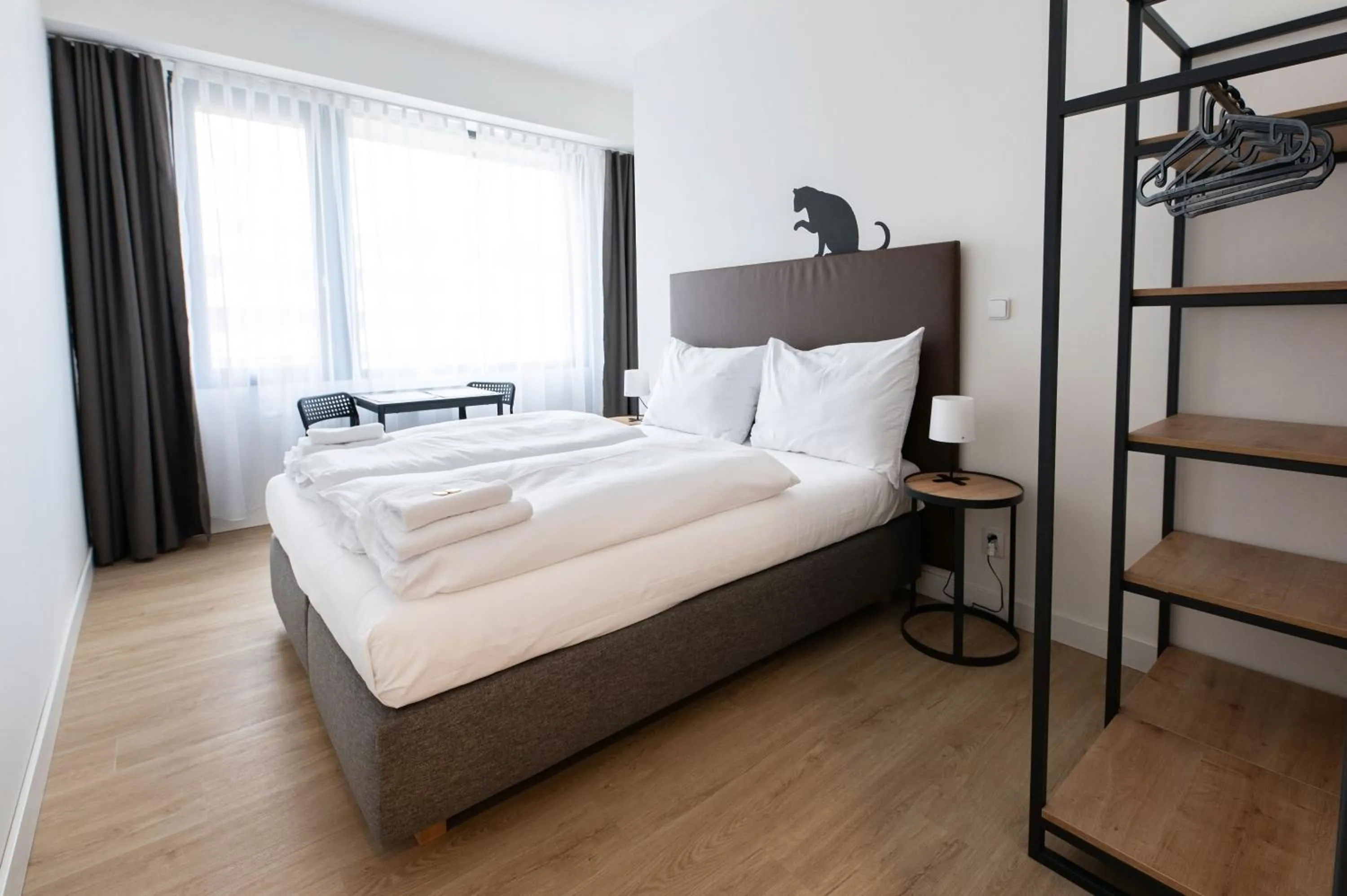 Toilet, Bed in Post 120 Suites