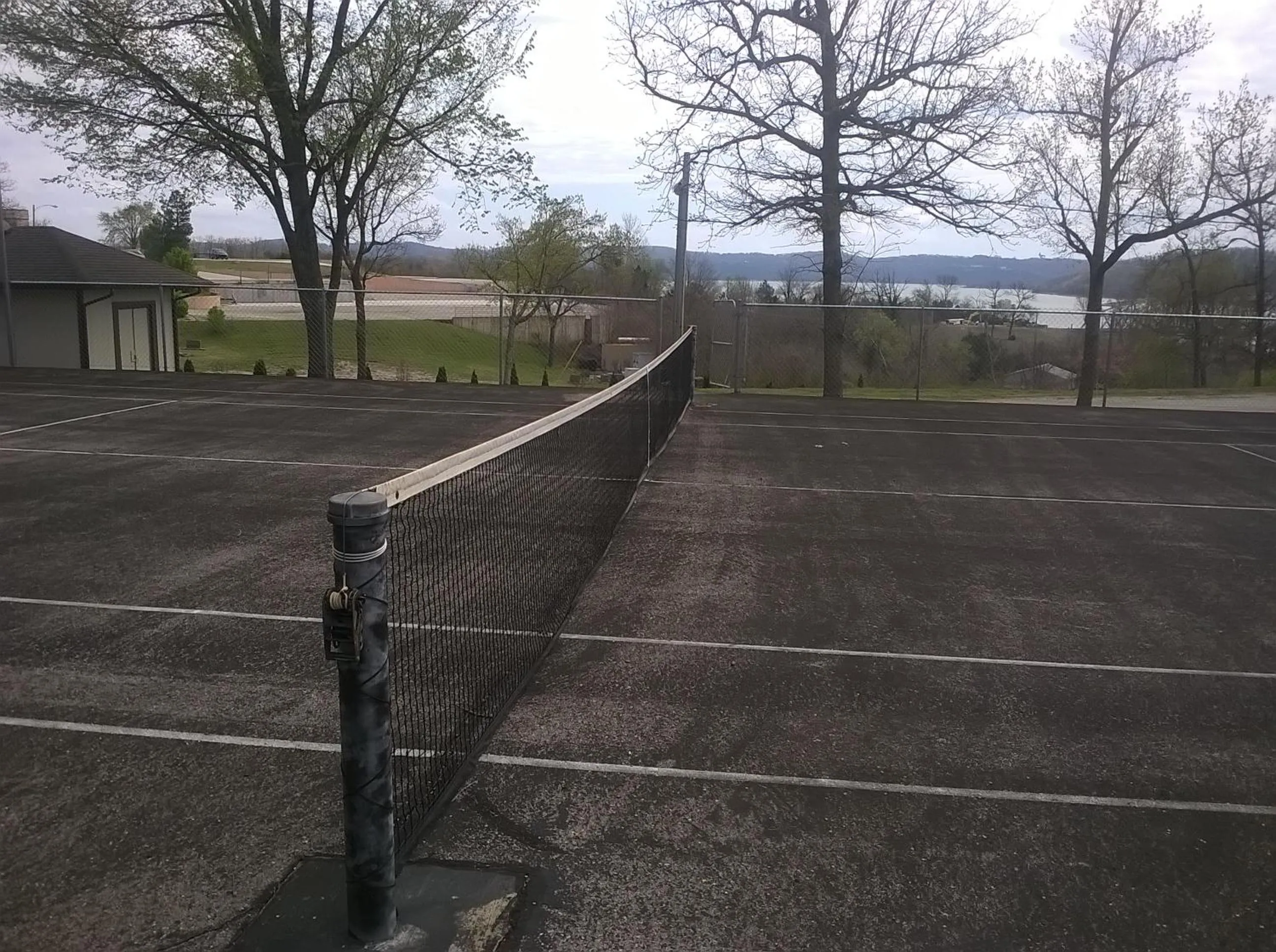 Tennis court in Table Rock Resorts at Kimberling Inn