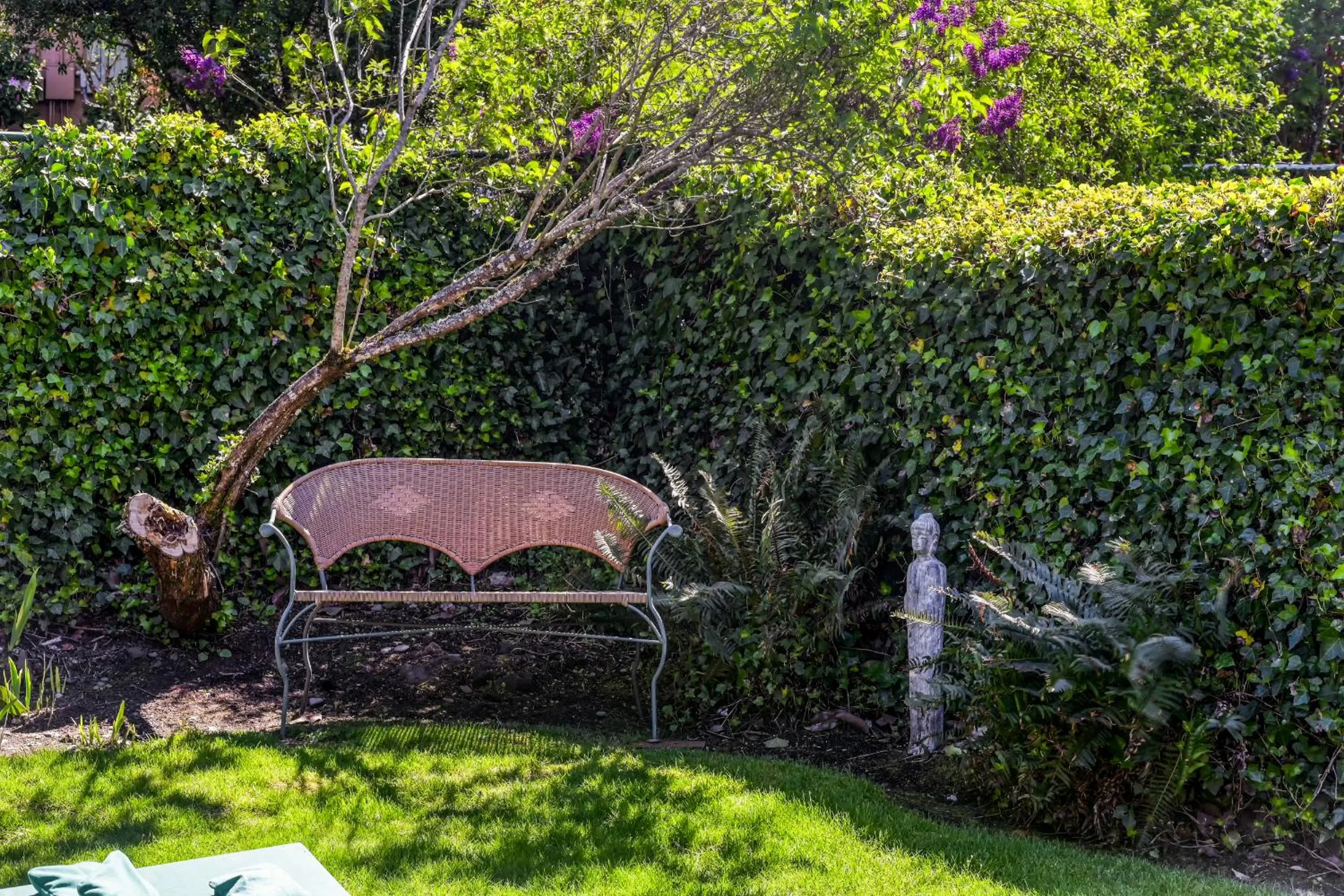 Garden in Zen Haus Serene Retreat, prime location with views