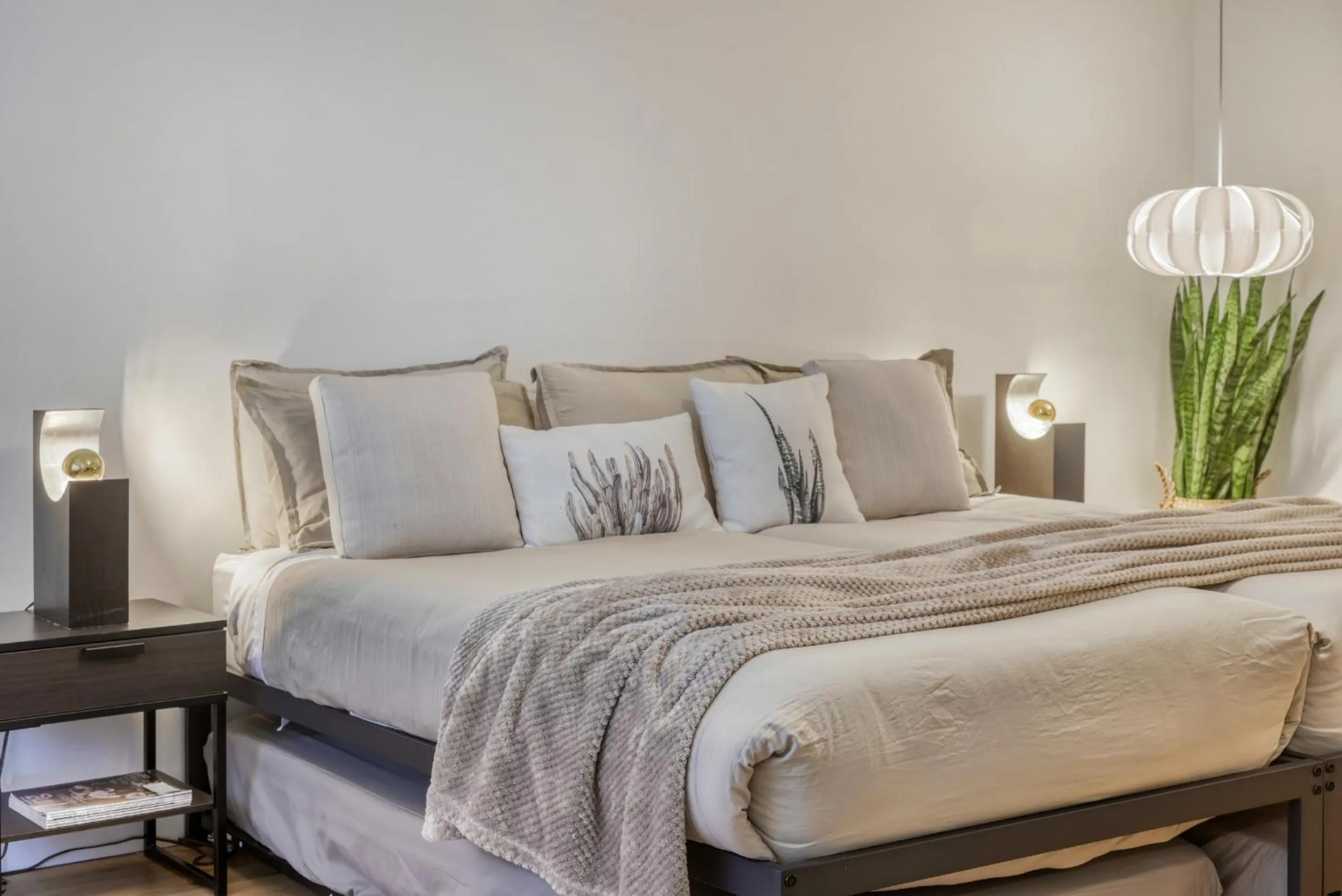 Bed in Zen Haus Serene Retreat, prime location with views