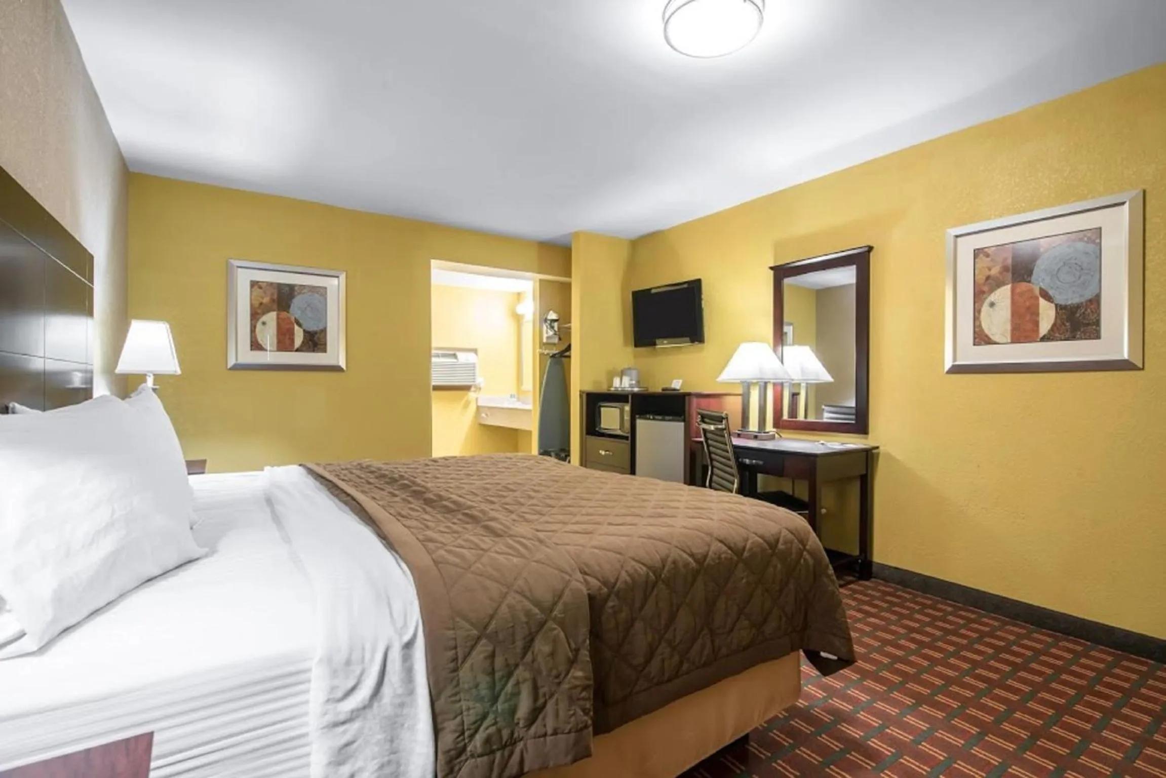 Other, Bed in Rodeway Inn Towanda