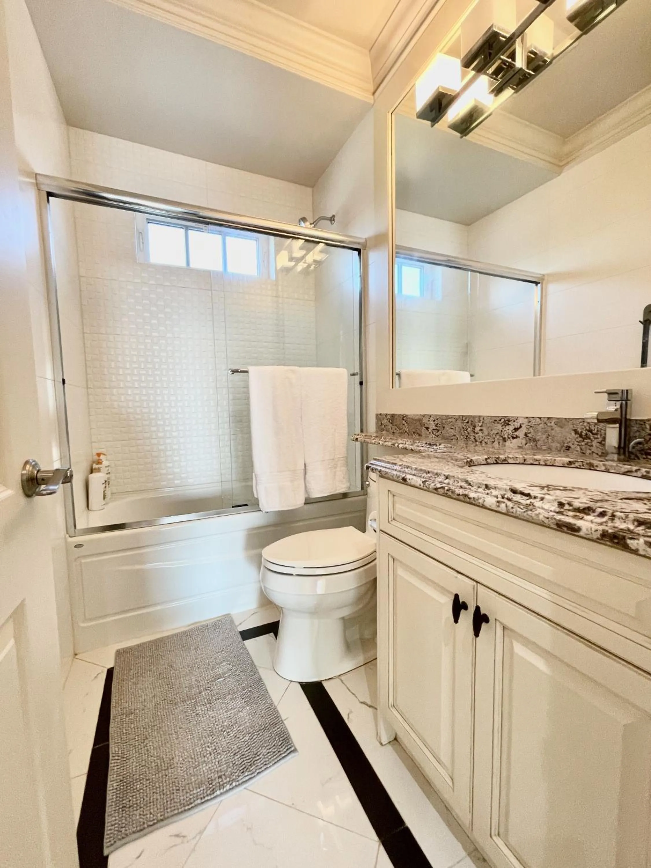 Shower in Vancouver Luxury guesthouse