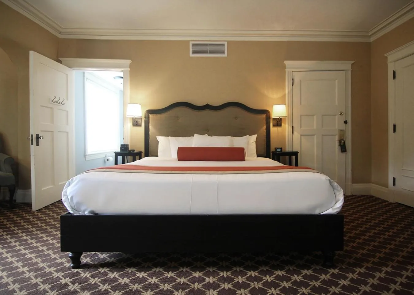 Bed in Mansions on Fifth