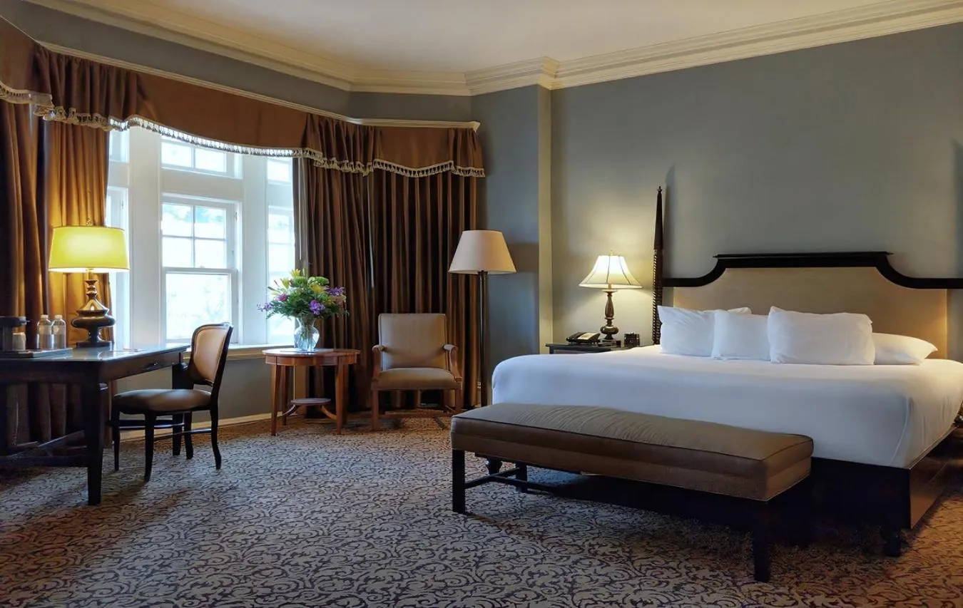 Bed in Mansions on Fifth