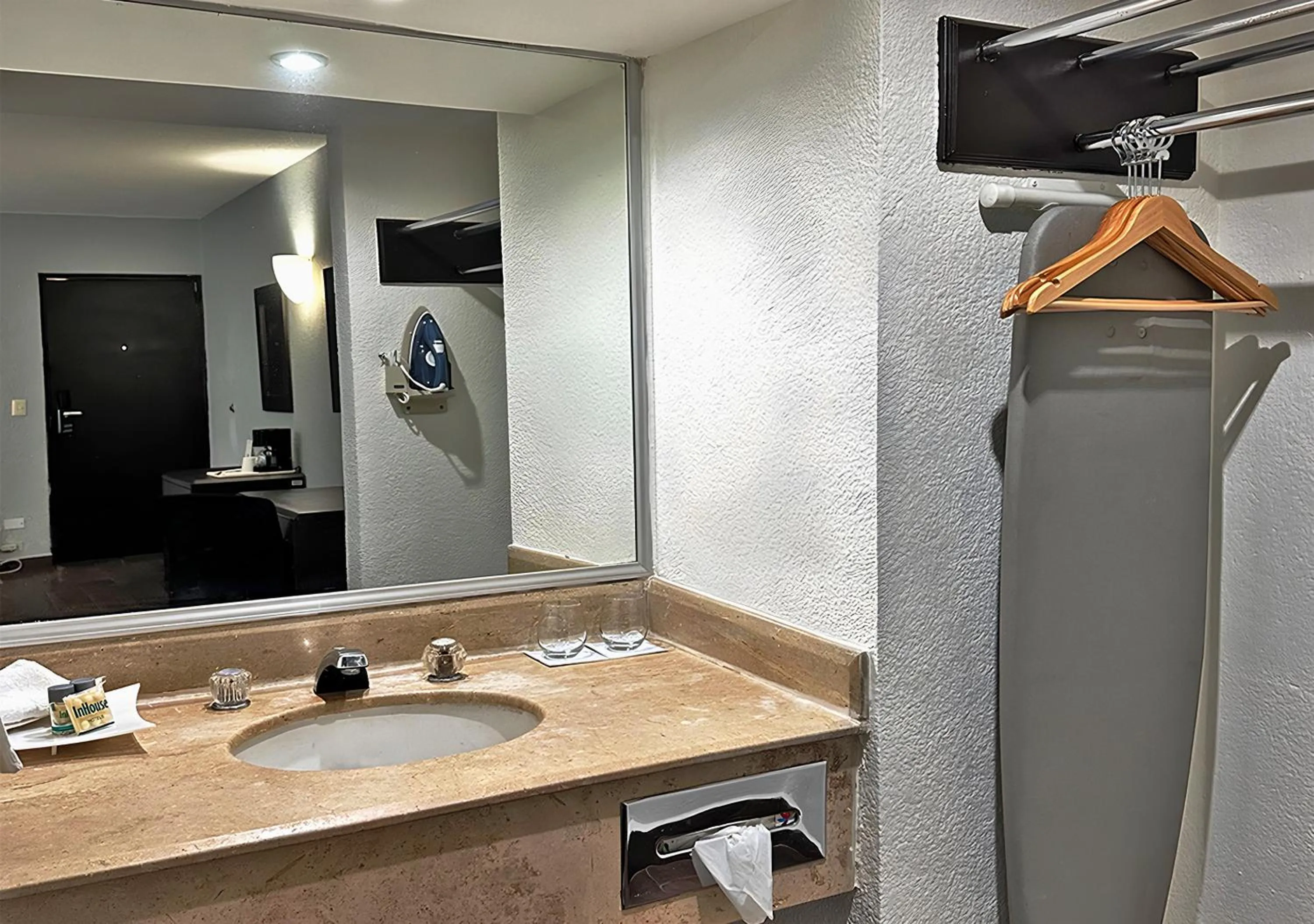 Toilet in InHouse Hotel Obregón