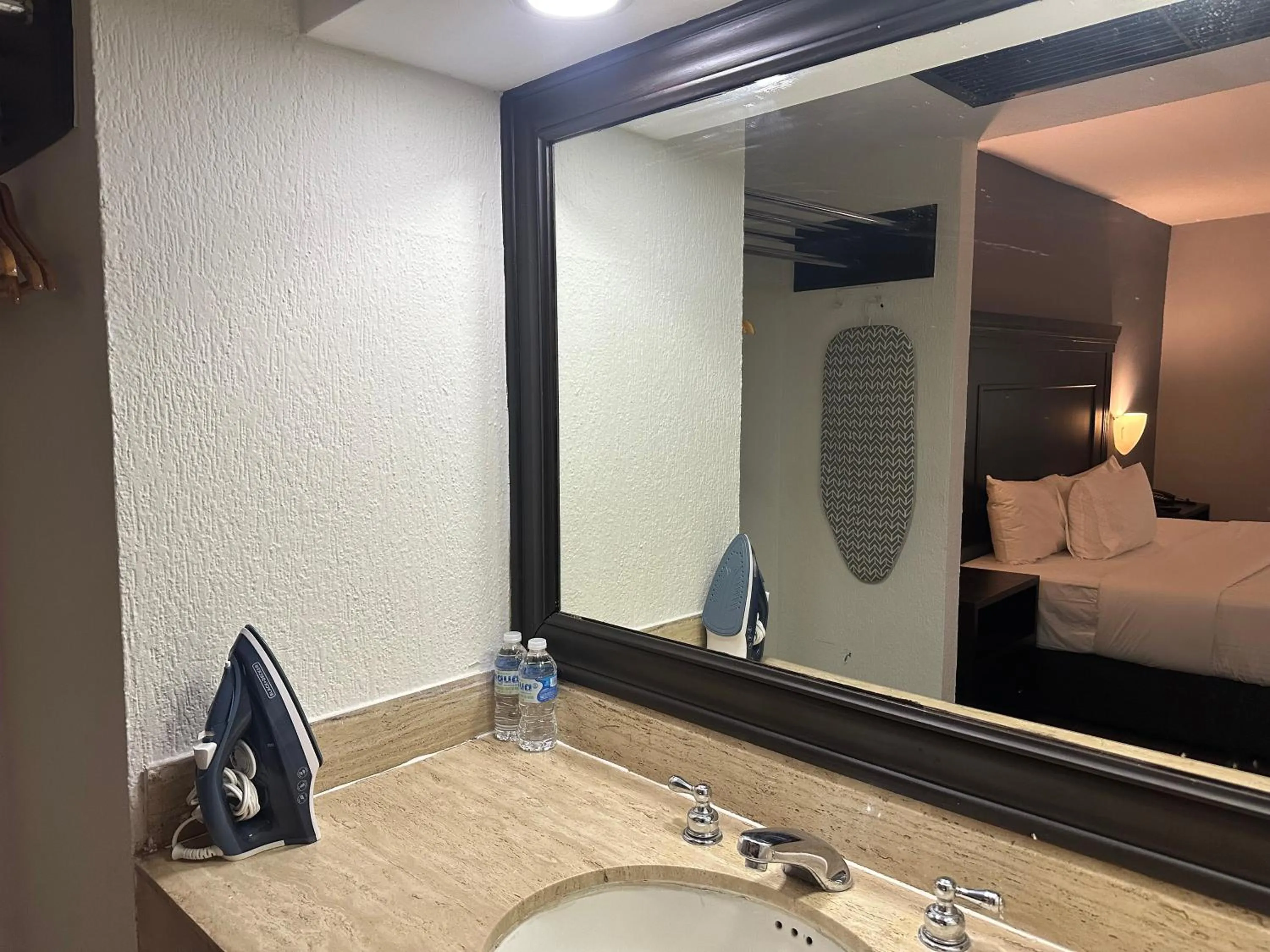 Bathroom, Bed in InHouse Hotel Obregón