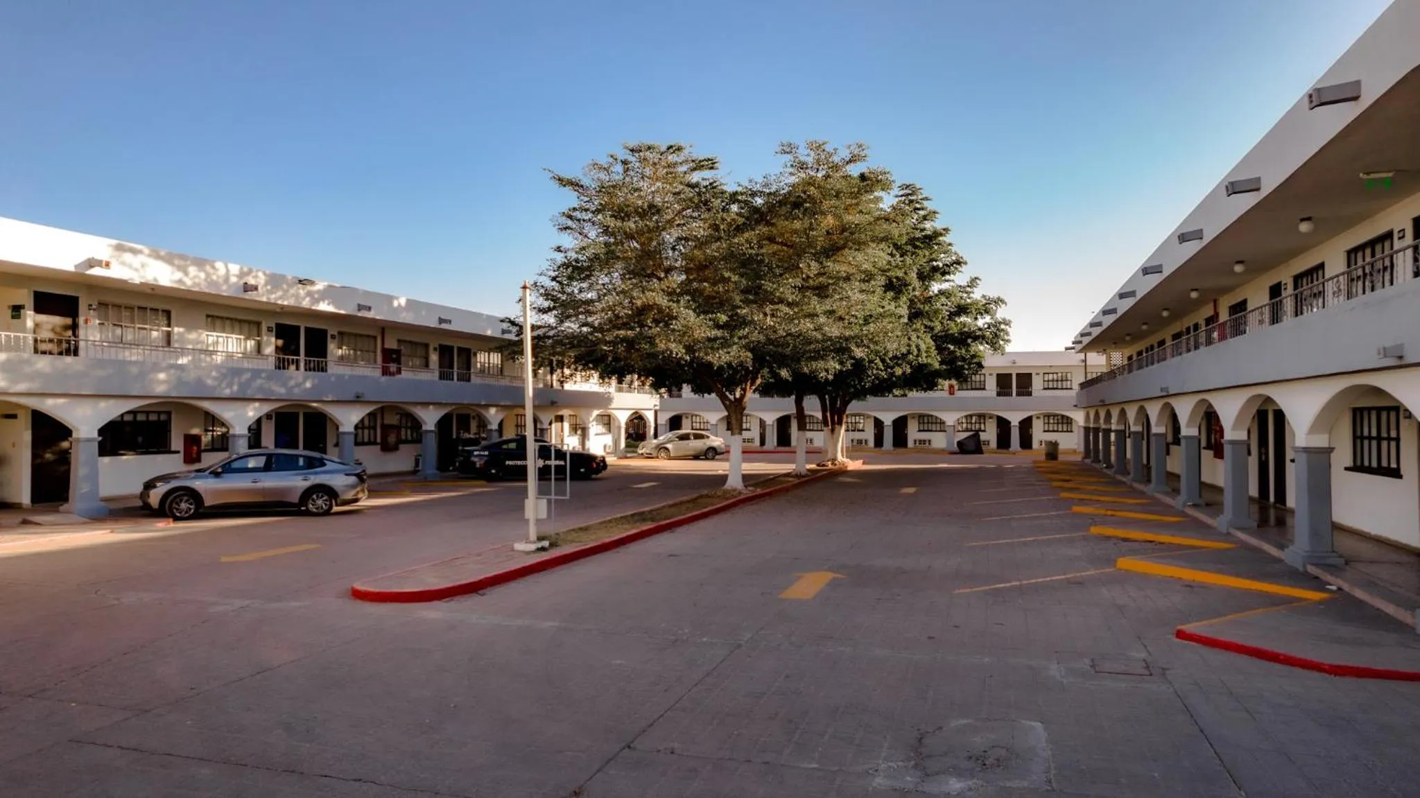 Property building in InHouse Hotel Obregón