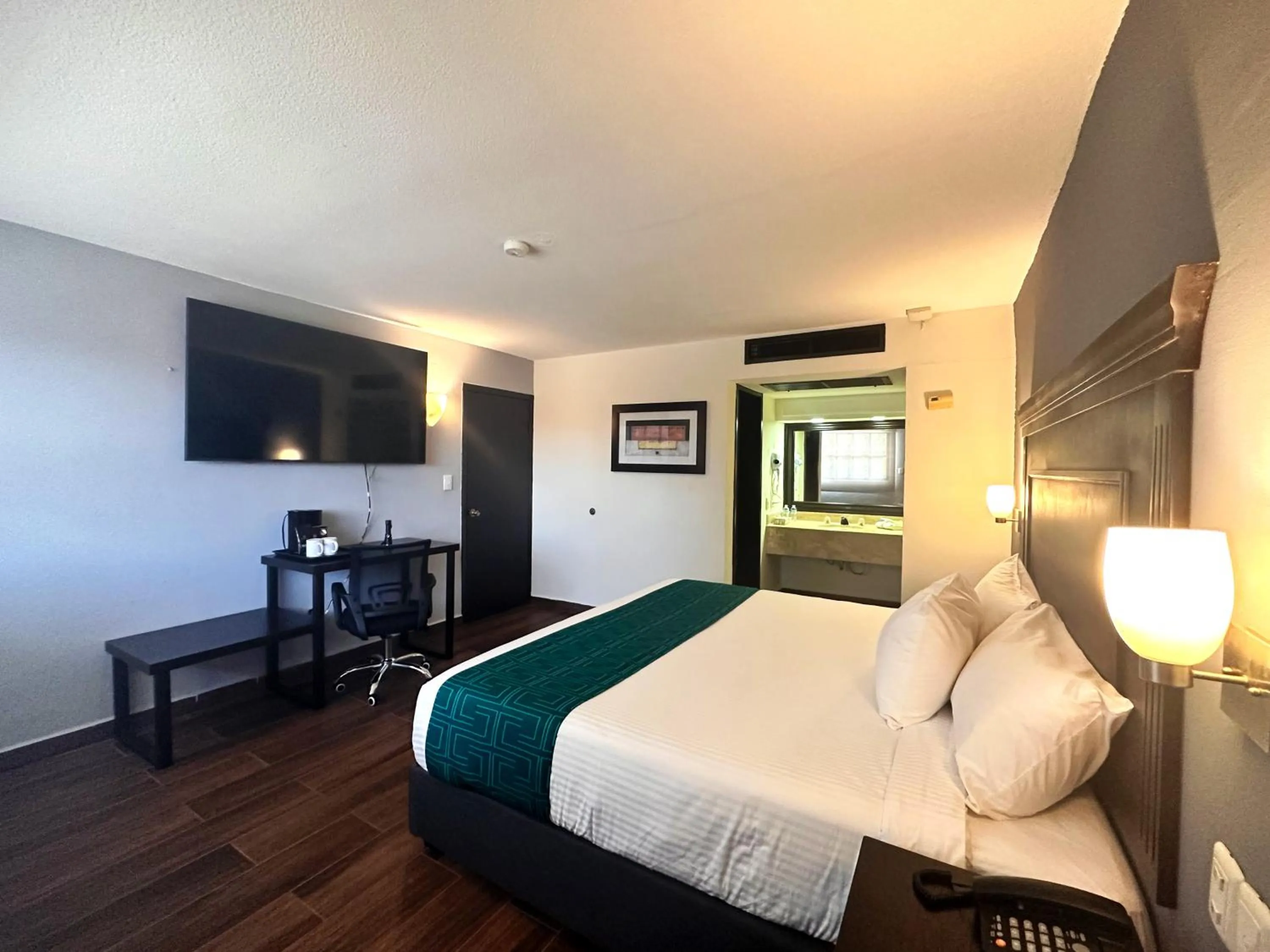 Bed in InHouse Hotel Obregón