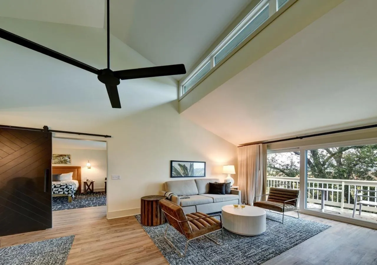 Living room, Bed in Sea Palms Resort