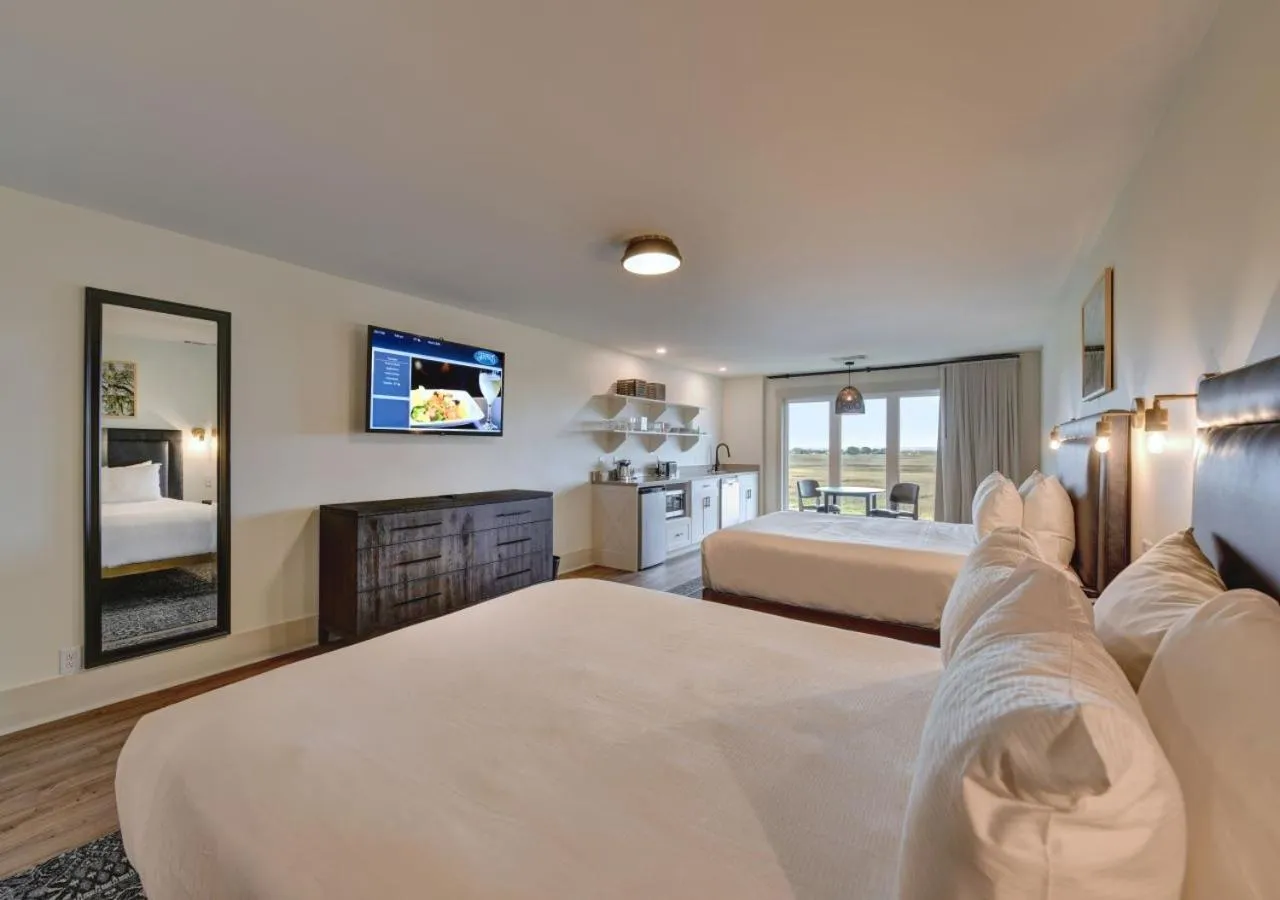 Photo of the whole room, Bed in Sea Palms Resort