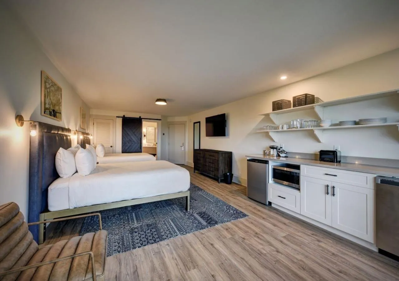 Photo of the whole room, Bed in Sea Palms Resort