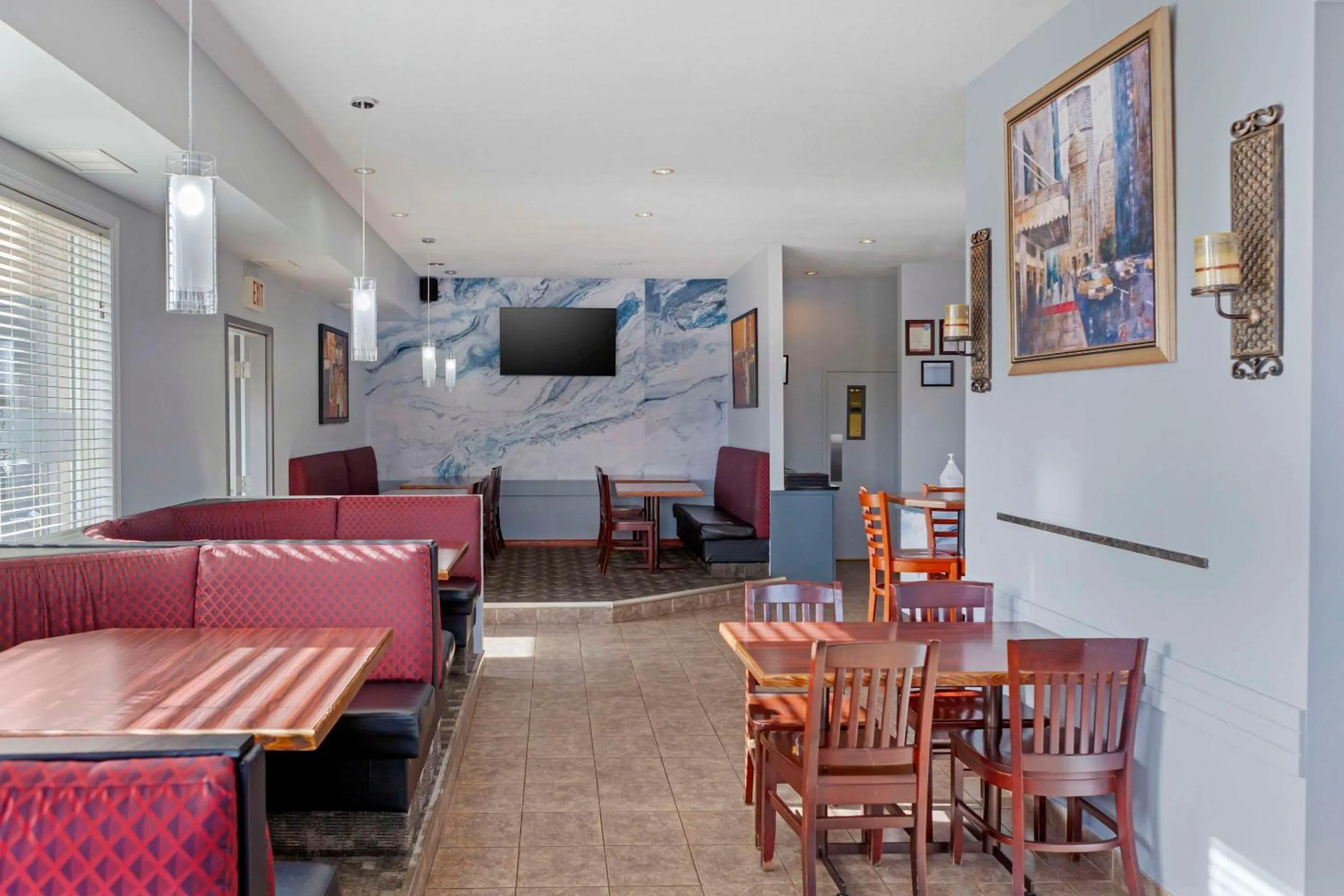 Restaurant/places to eat in Quality Inn & Suites Edmonton International Airport