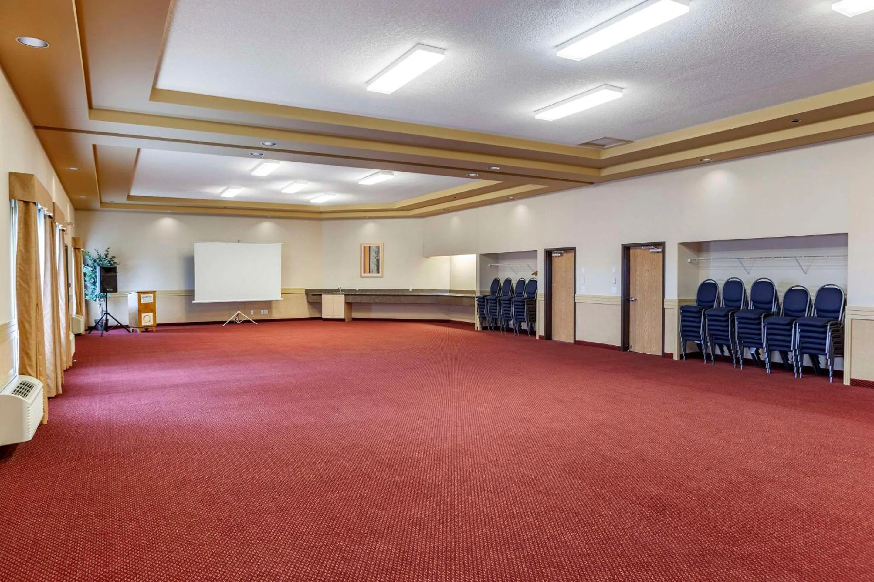Meeting/conference room in Quality Inn & Suites Edmonton International Airport