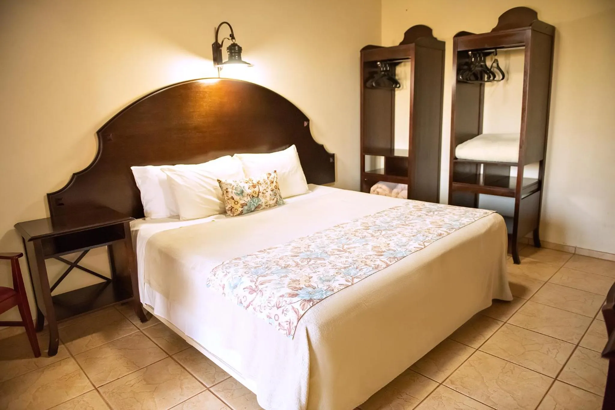 Photo of the whole room, Bed in Tenondé Park Hotel