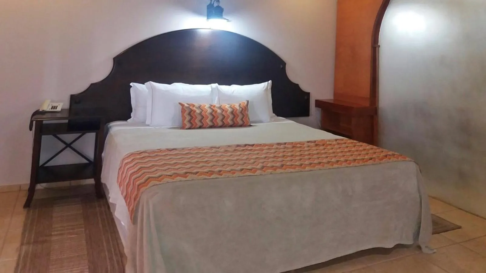 Bed in Tenondé Park Hotel