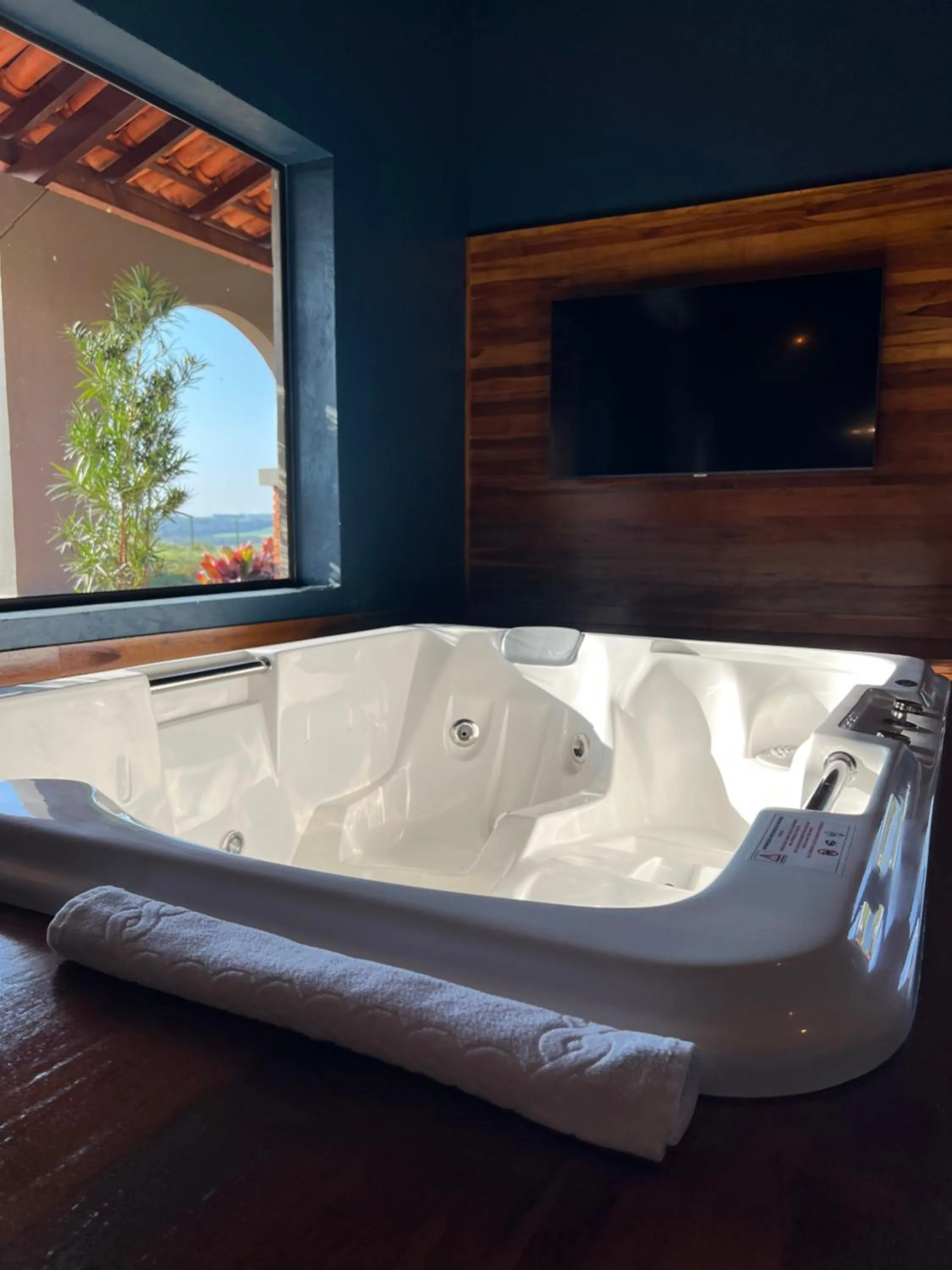 Hot Tub in Tenondé Park Hotel