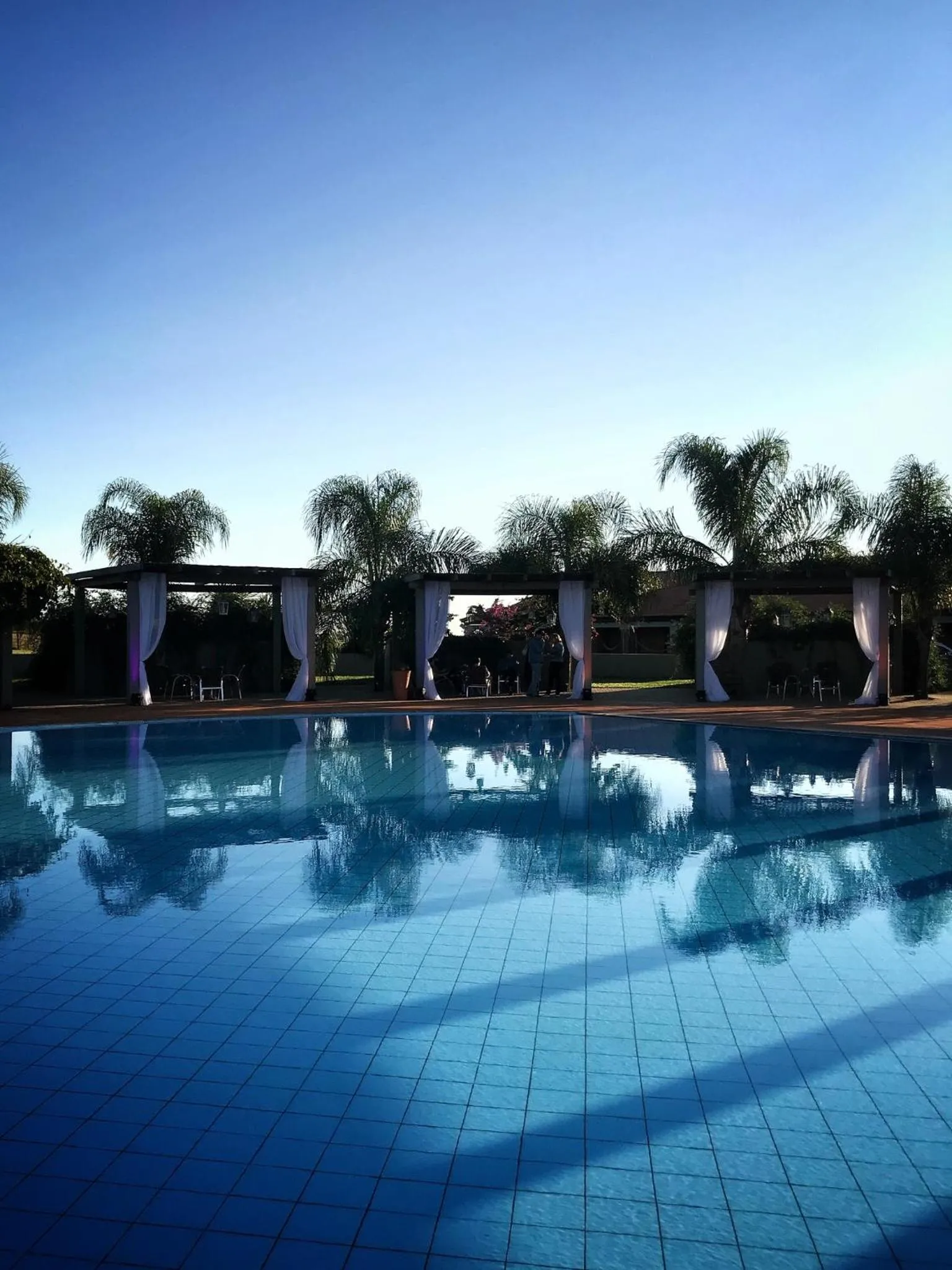 Swimming pool in Tenondé Park Hotel