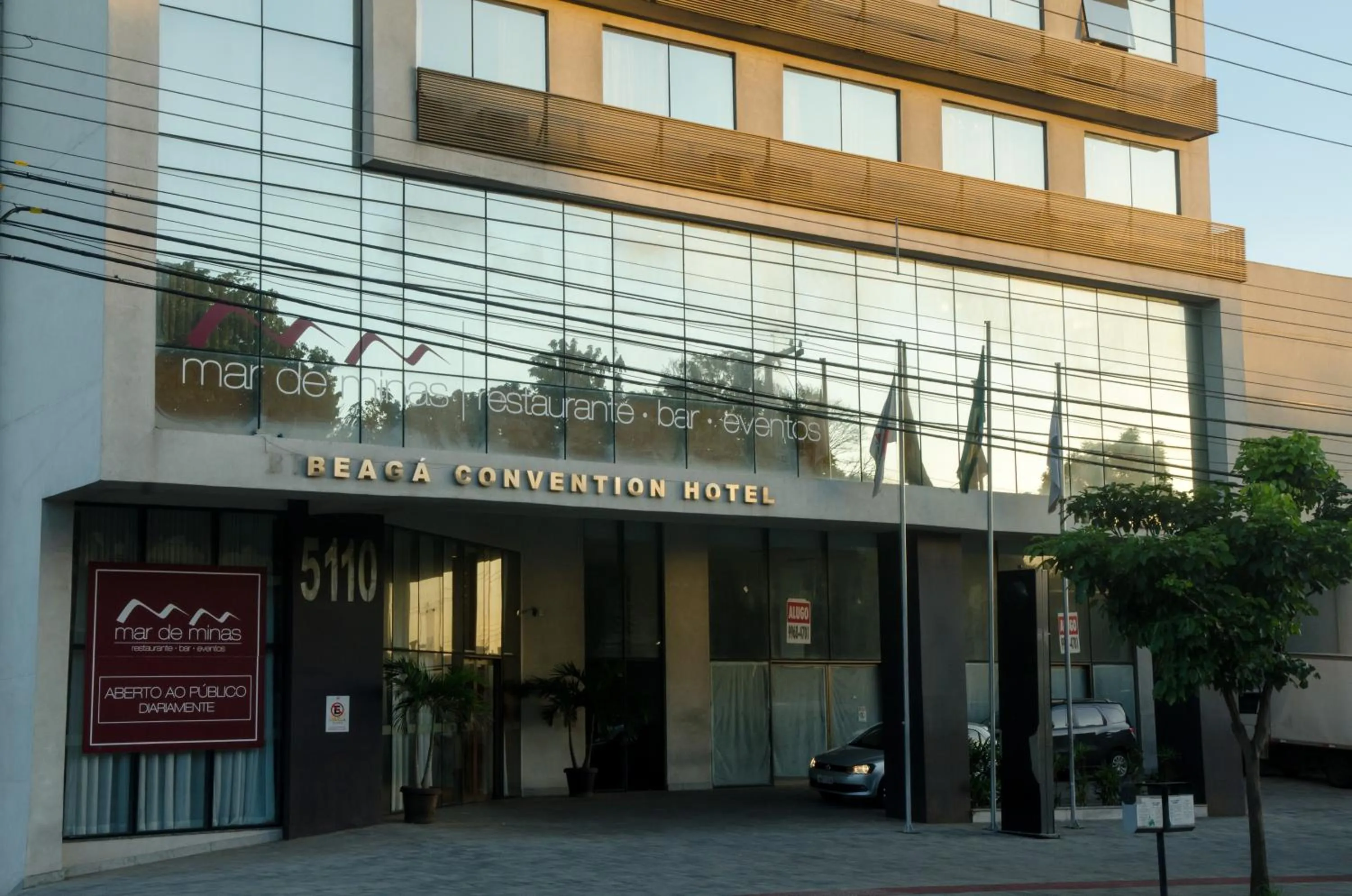 Facade/entrance in Hotel Beaga Convention Expominas by MHB