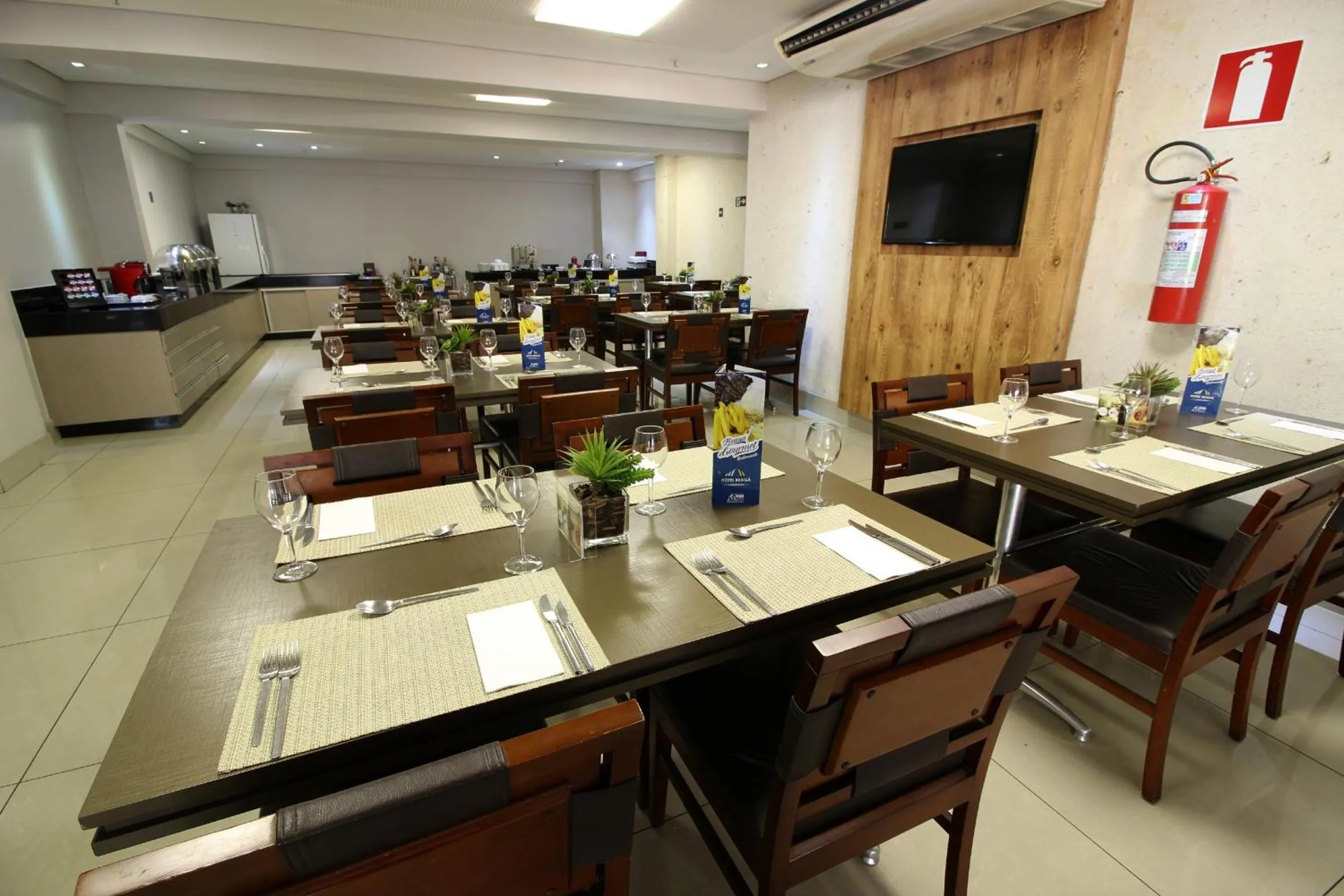 Restaurant/places to eat in Hotel Beaga Convention Expominas by MHB