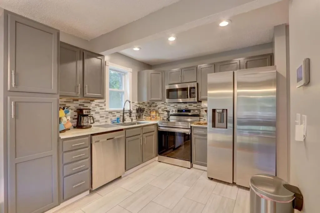 Kitchen or kitchenette in Cozy Chalet Game Rm and Fireplace