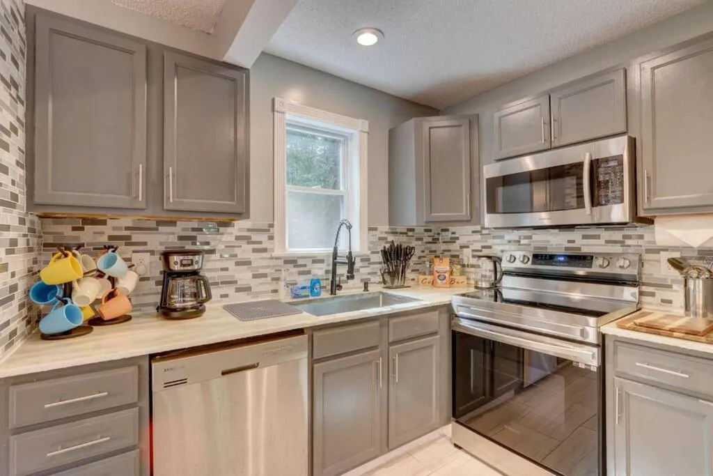 Kitchen or kitchenette in Cozy Chalet Game Rm and Fireplace