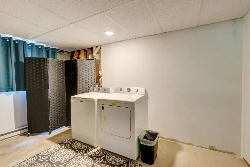 Bathroom in Cozy Chalet Game Rm and Fireplace