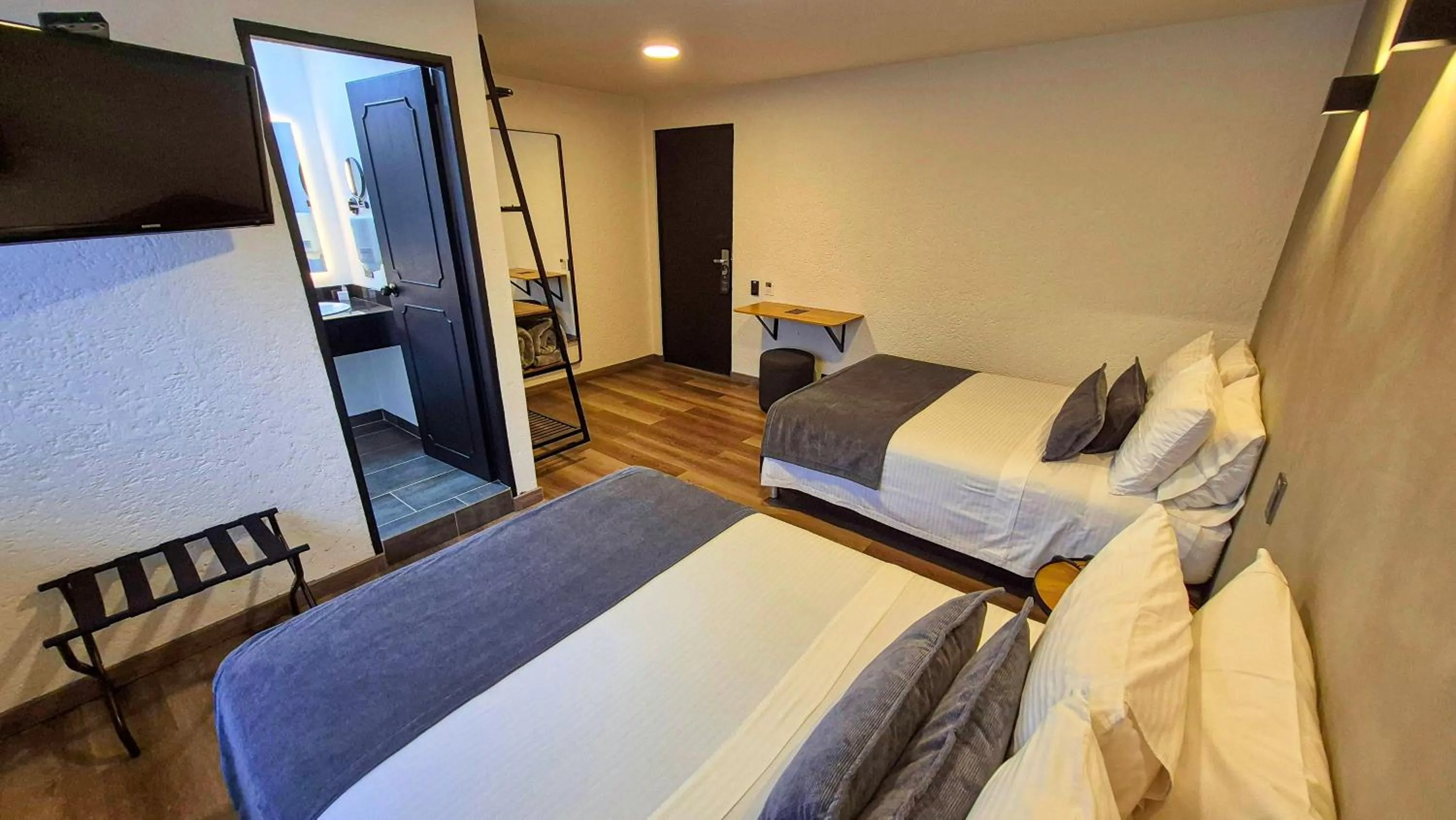 Staff, Bed in Hotel Santiago de Arma