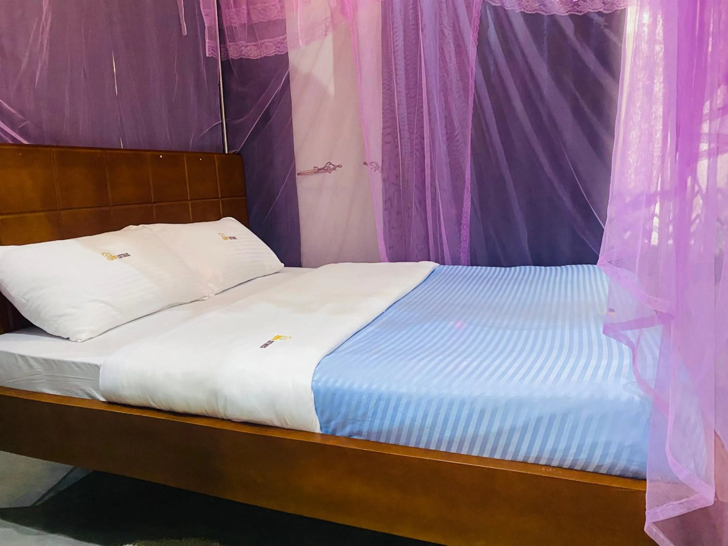 Bed in Dyvan Lounge & Cottages