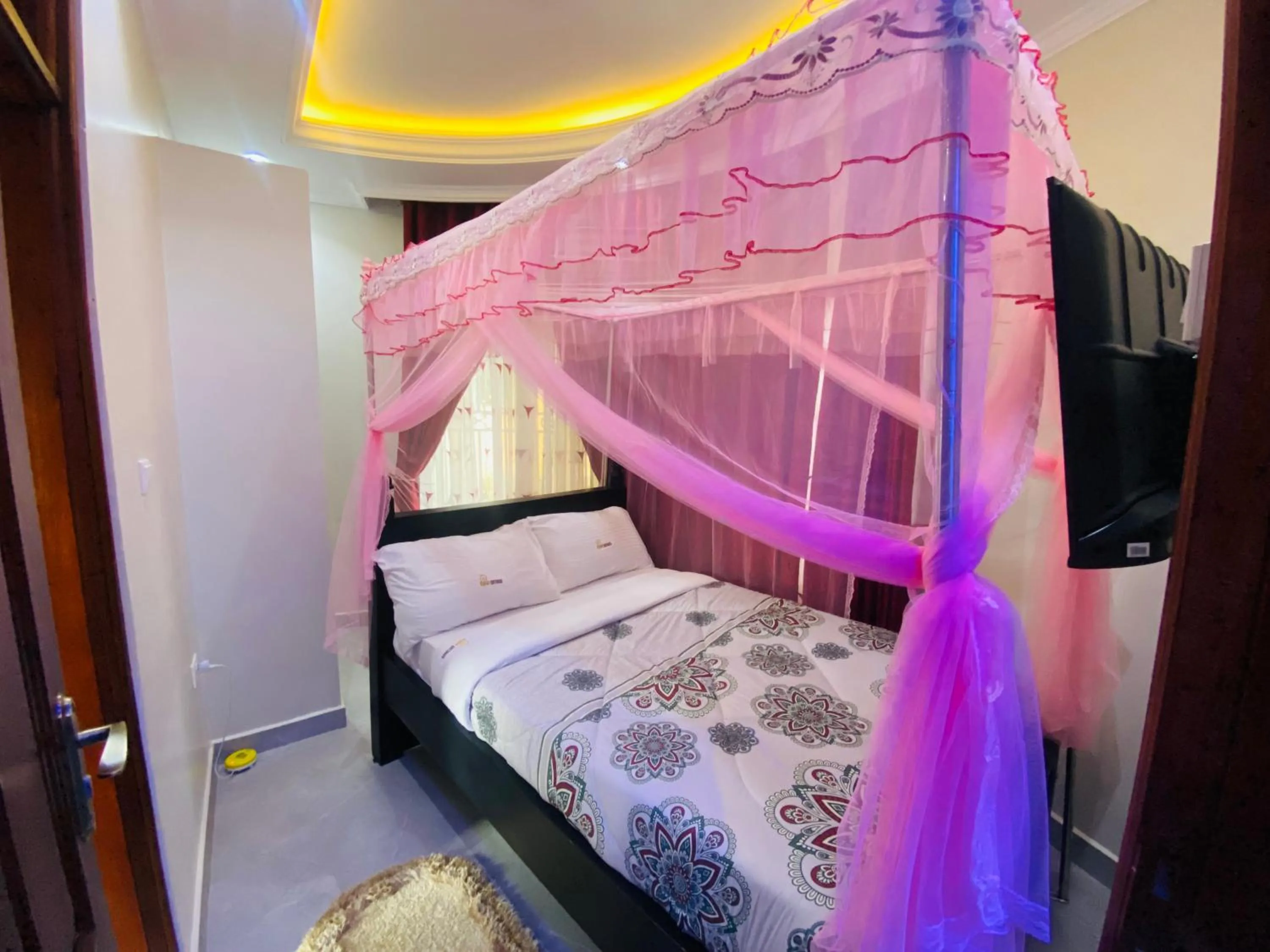 Bed in Dyvan Lounge & Cottages