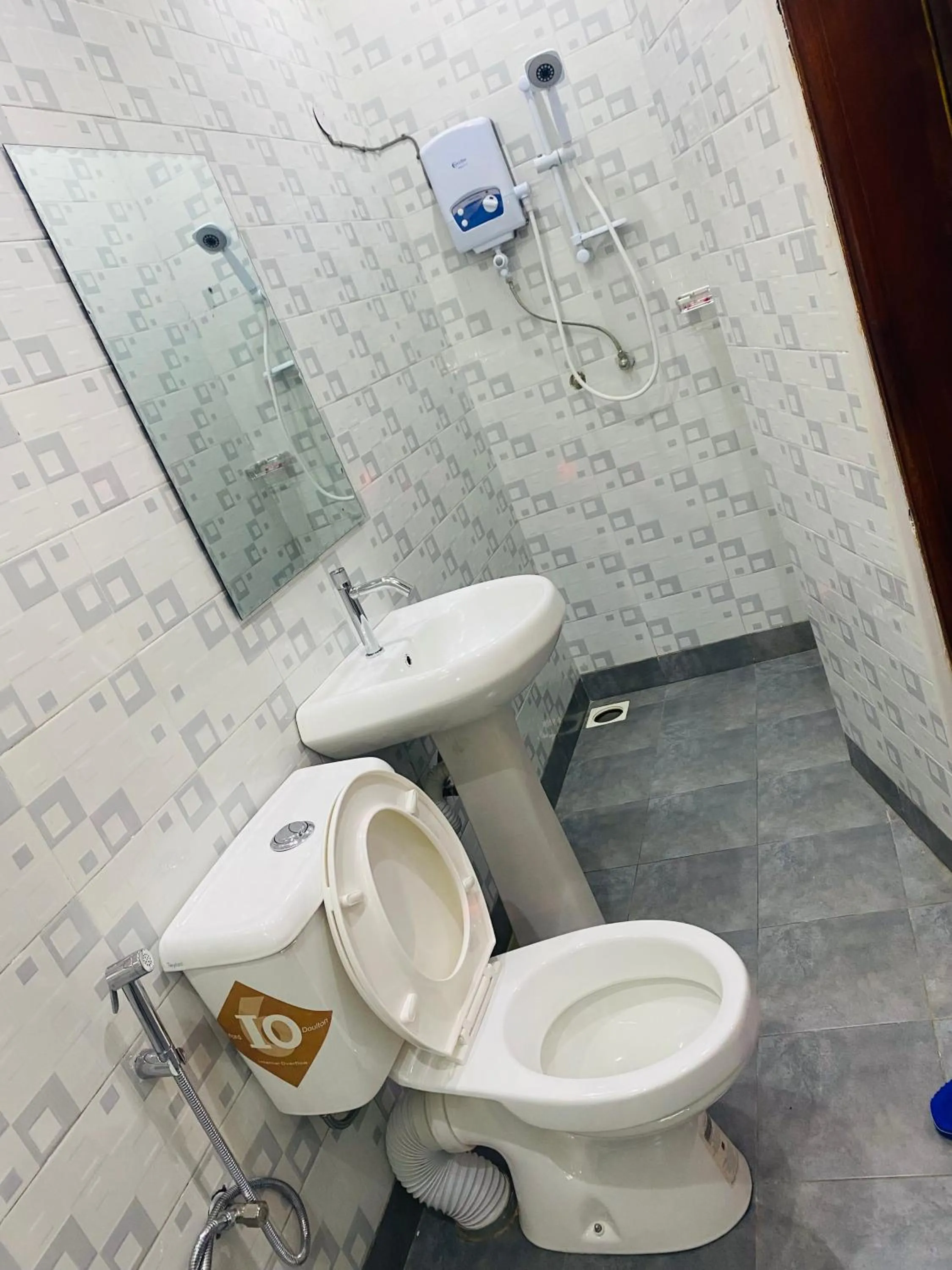 Toilet in Dyvan Lounge & Cottages