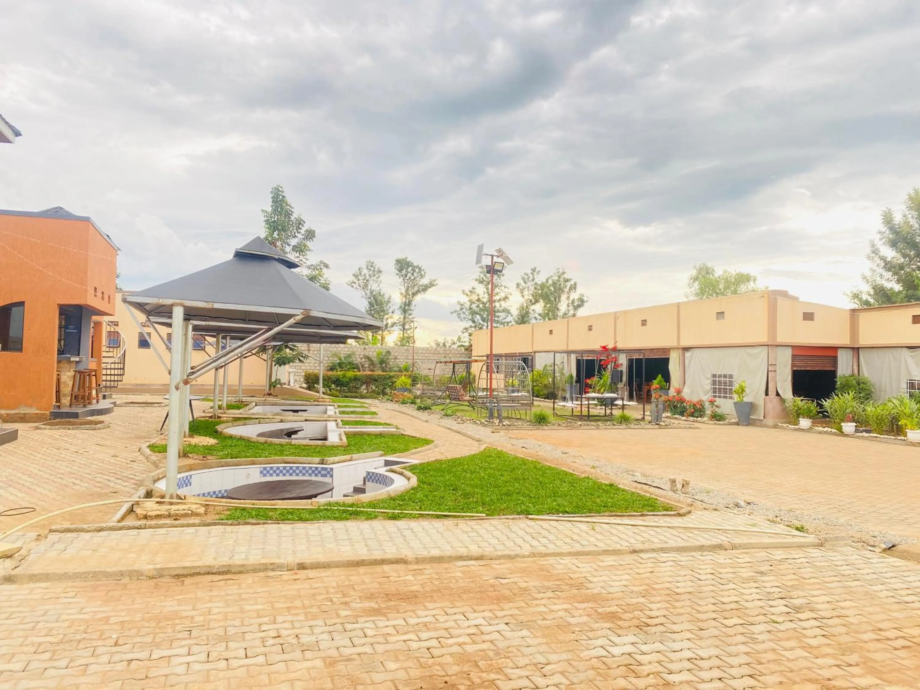 Garden view in Dyvan Lounge & Cottages