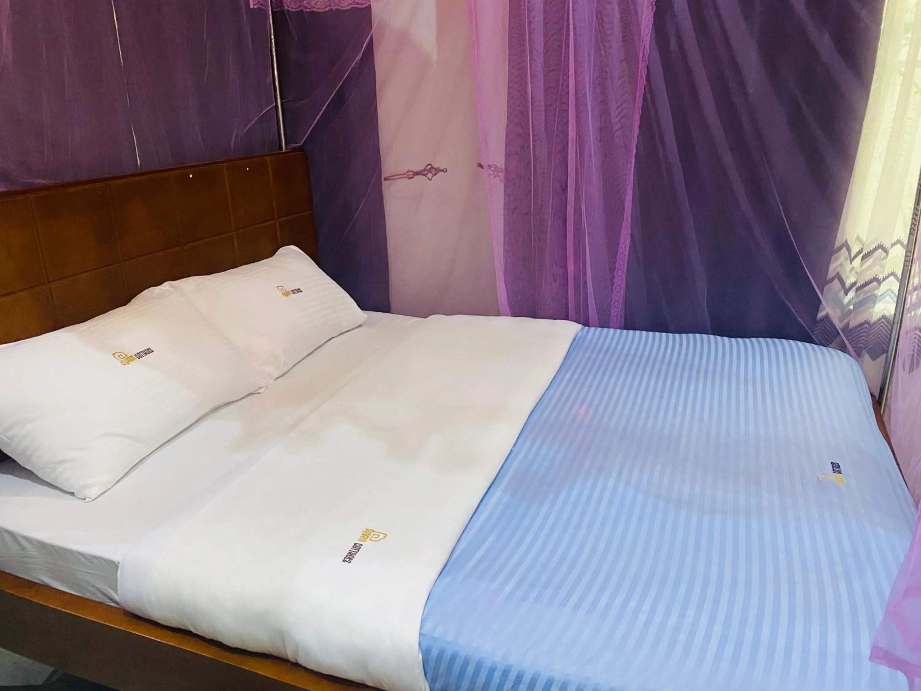 Bed in Dyvan Lounge & Cottages