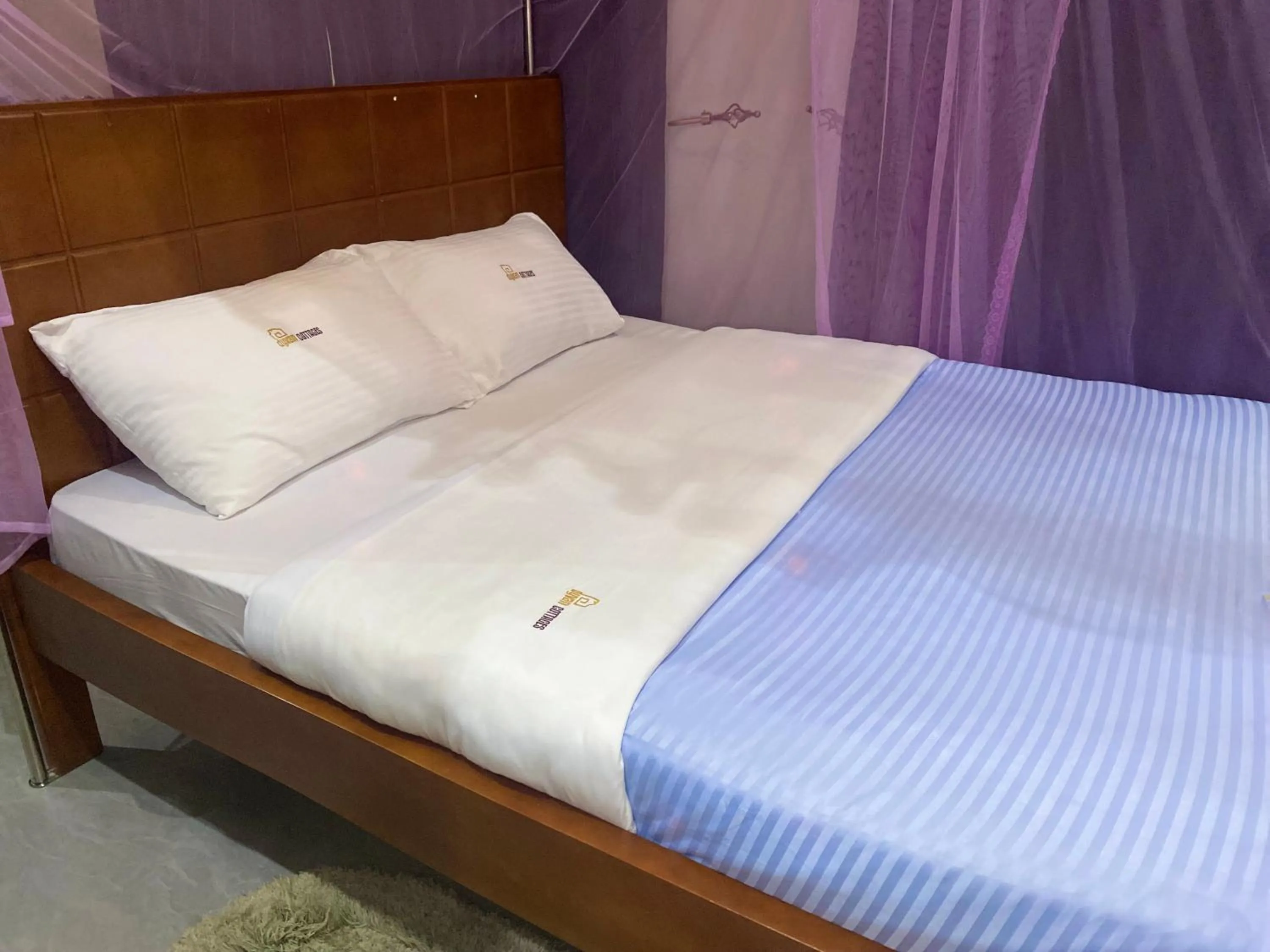 Bed in Dyvan Lounge & Cottages