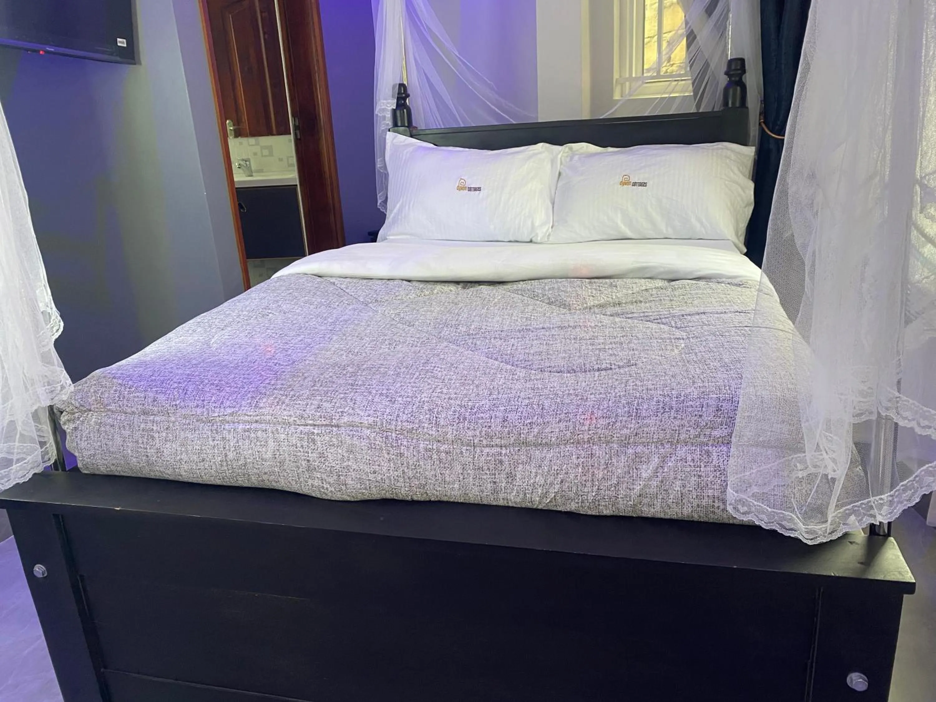 Bed in Dyvan Lounge & Cottages