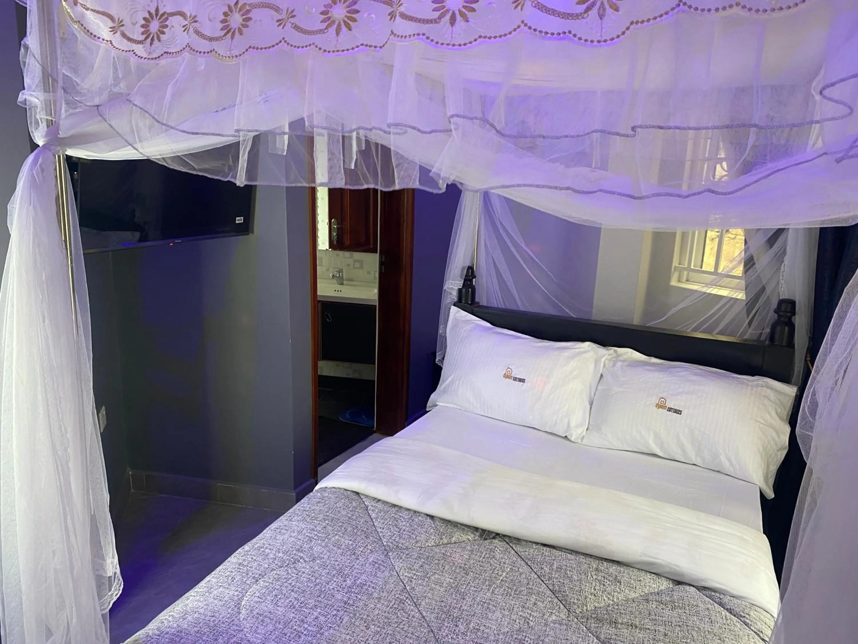 Bed in Dyvan Lounge & Cottages