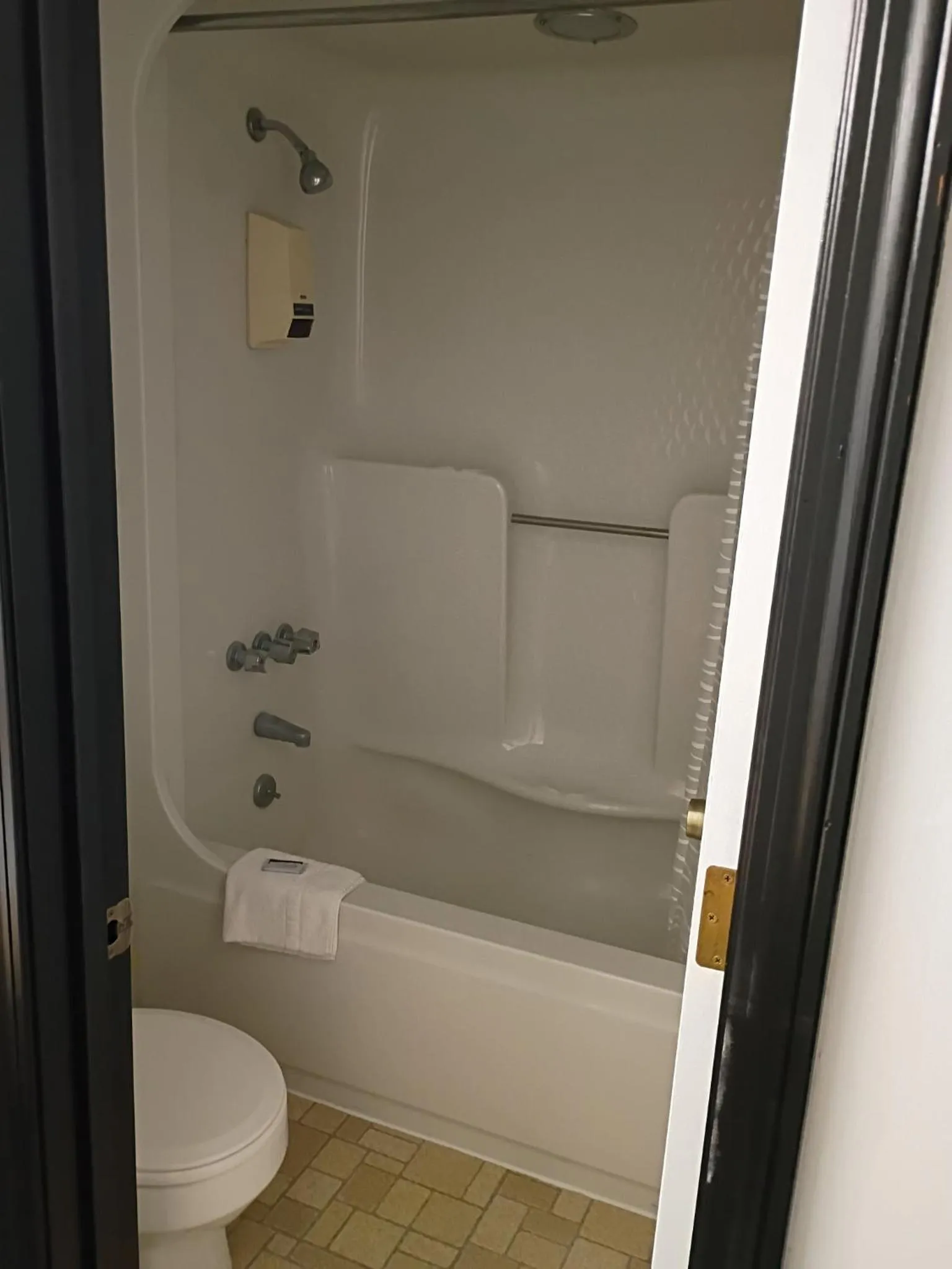 Shower in The Hastings Inn Parsons