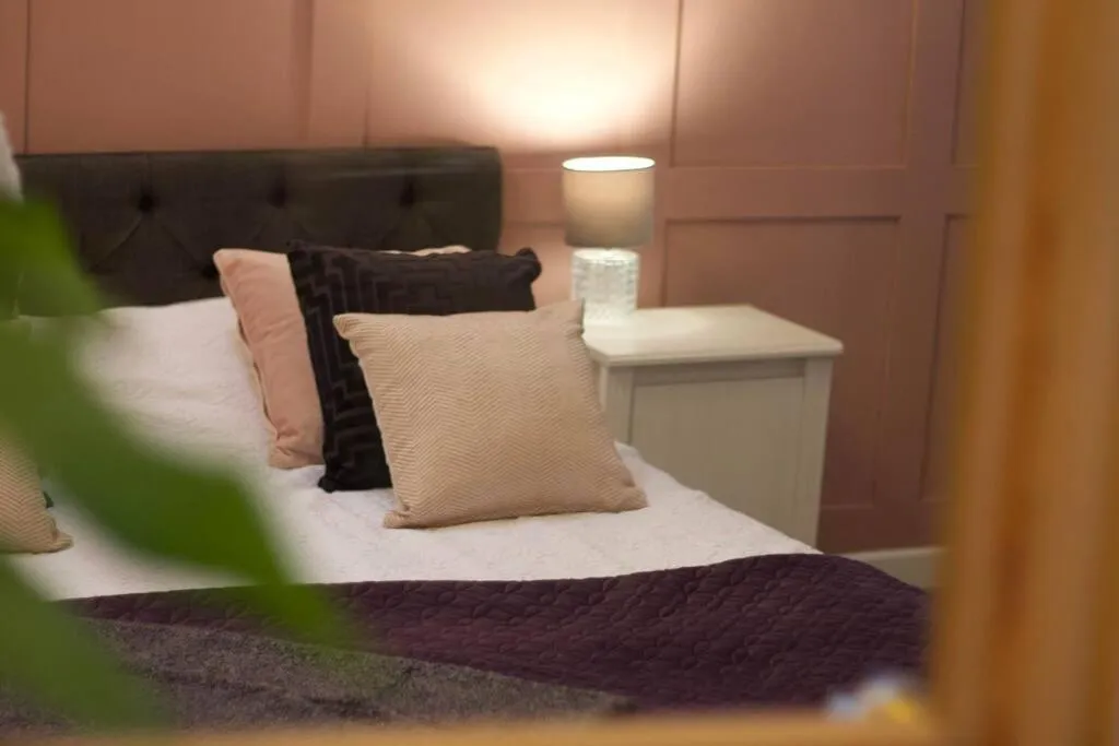 Bedroom, Bed in Cute Studio with kitchen, patio and free parking