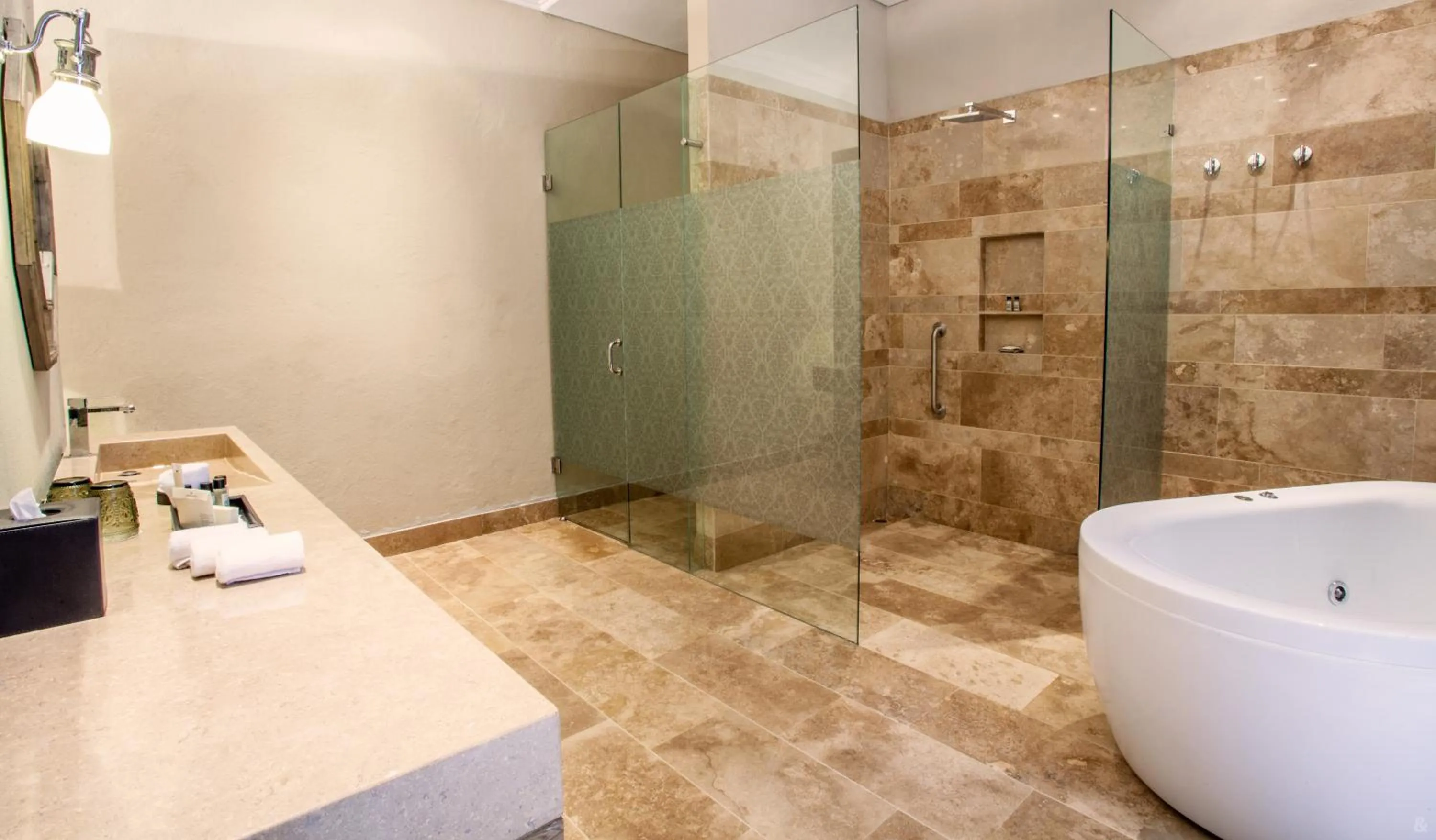 Shower in Bastión Luxury Hotel