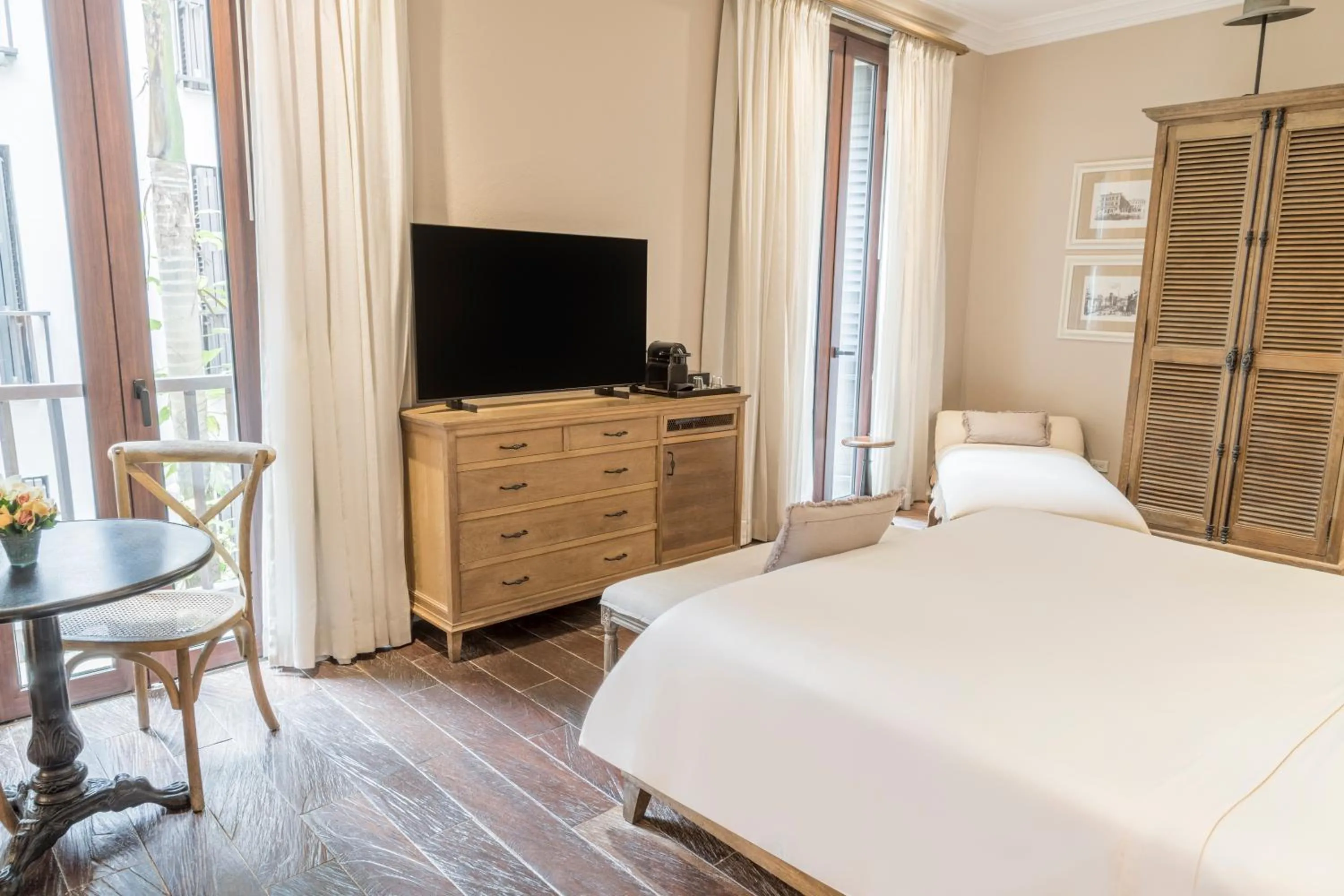 Bed in Bastión Luxury Hotel