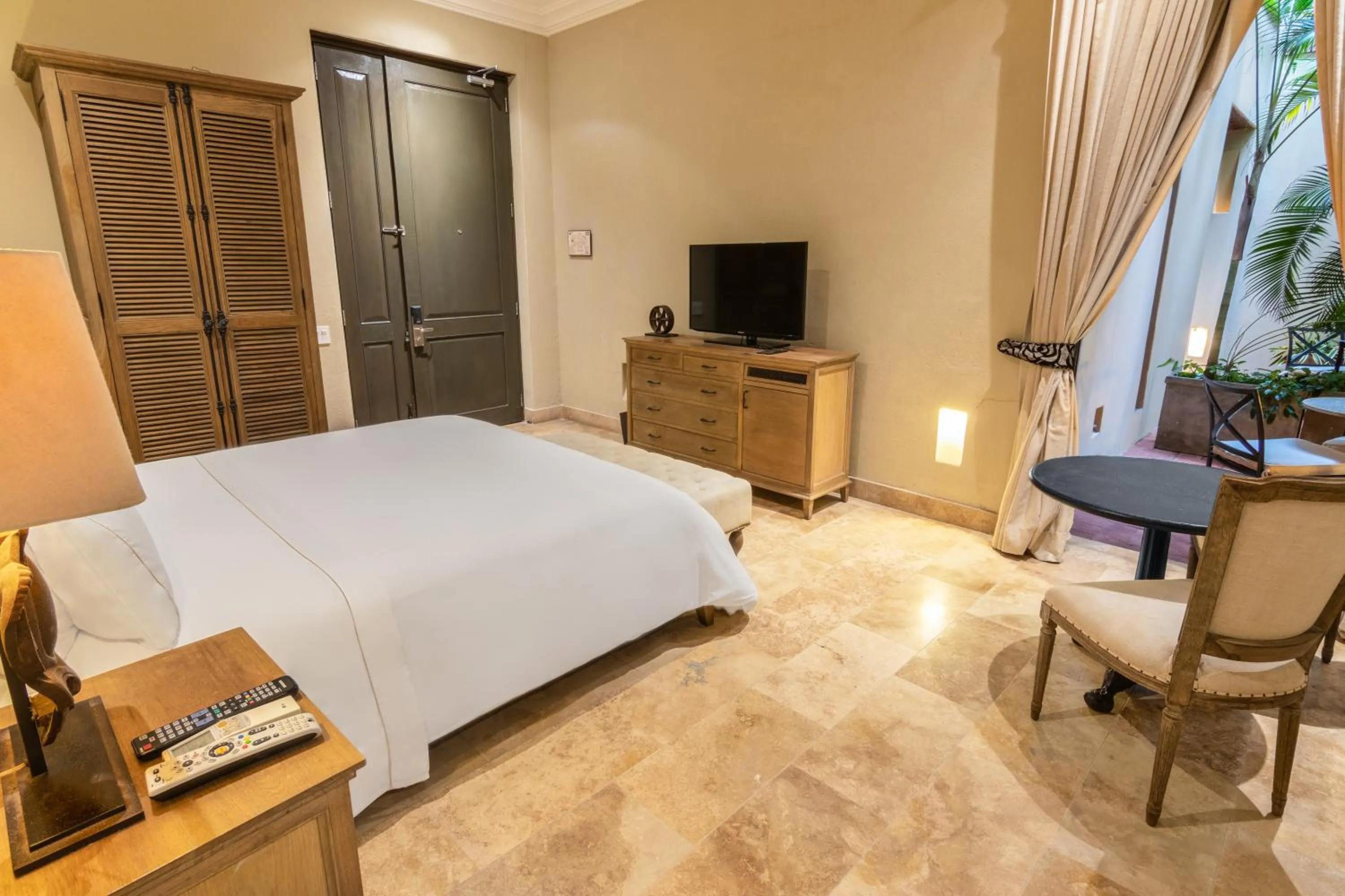 Photo of the whole room, Bed in Bastión Luxury Hotel