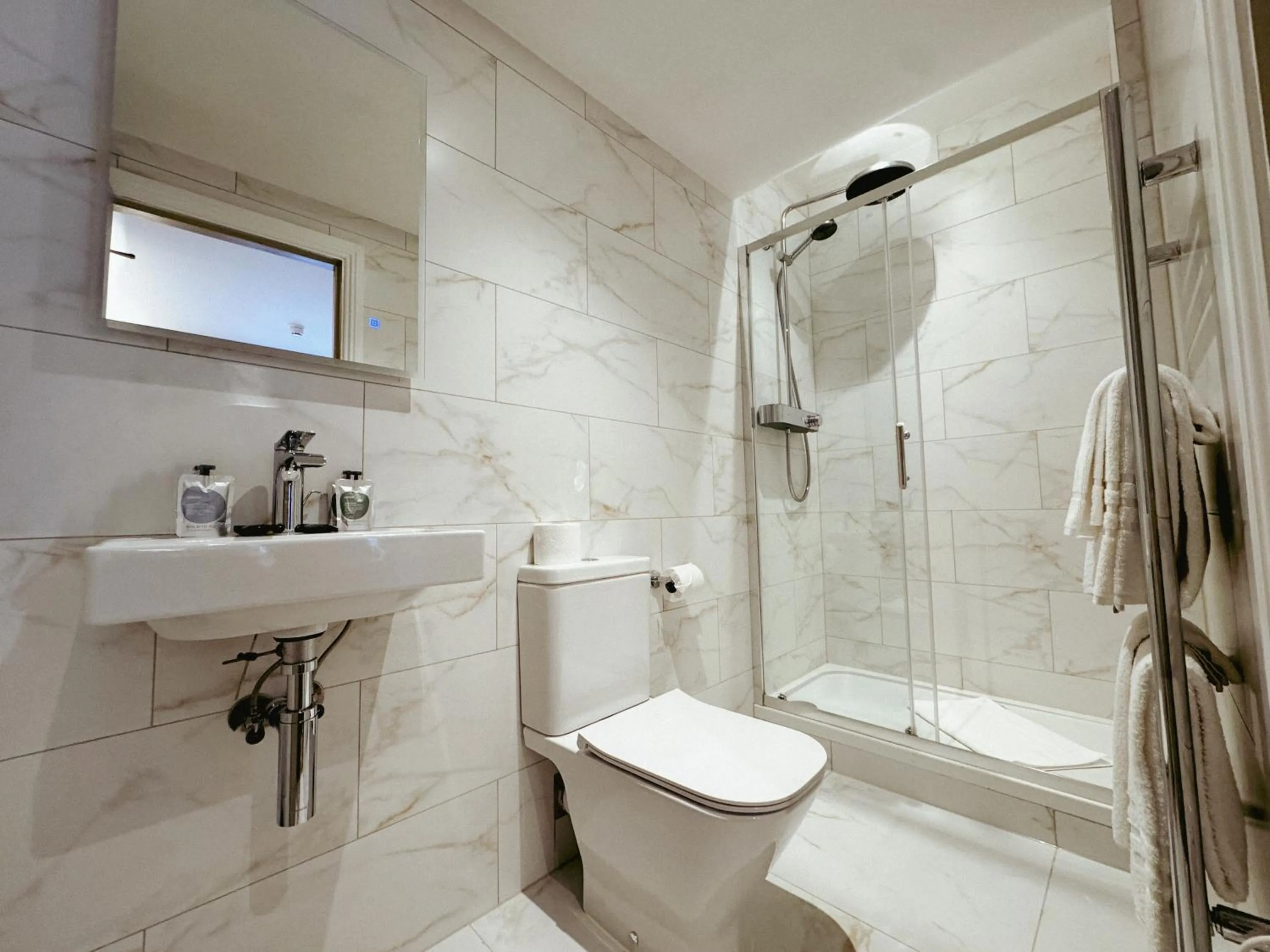 Shower in The Hermitage Hotel - OCEANA COLLECTION